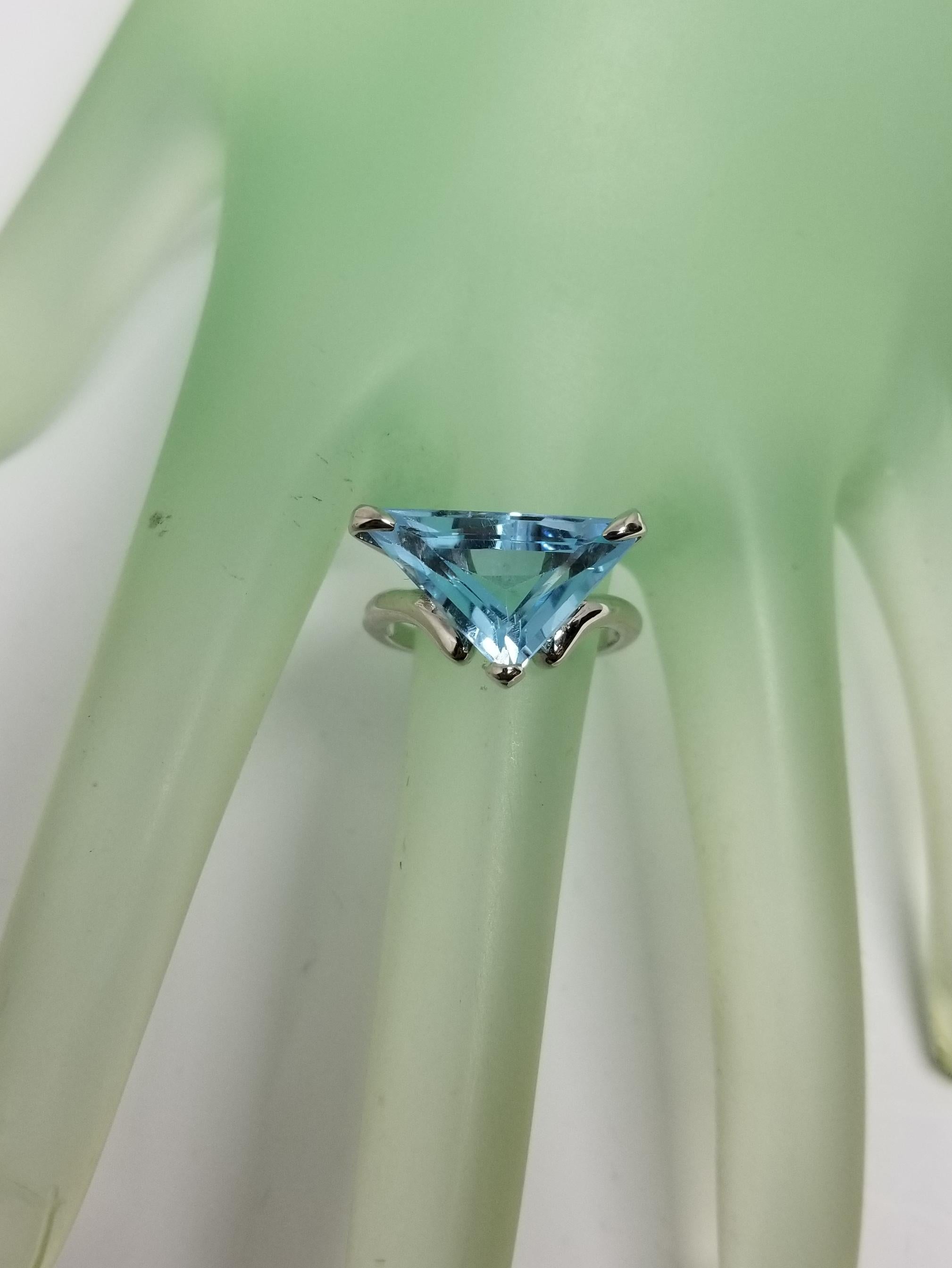 14 Karat White Gold Blue Topaz Triangular Cut 2