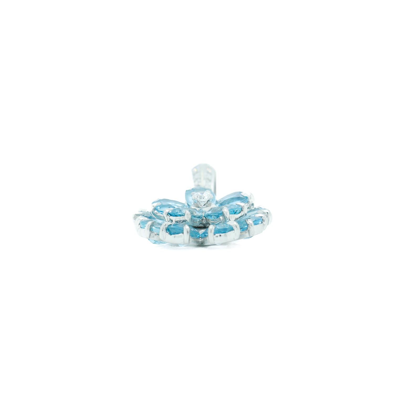 Ciondolo a forma di fiore in oro bianco 14k, tormalina blu e diamante in vendita 6