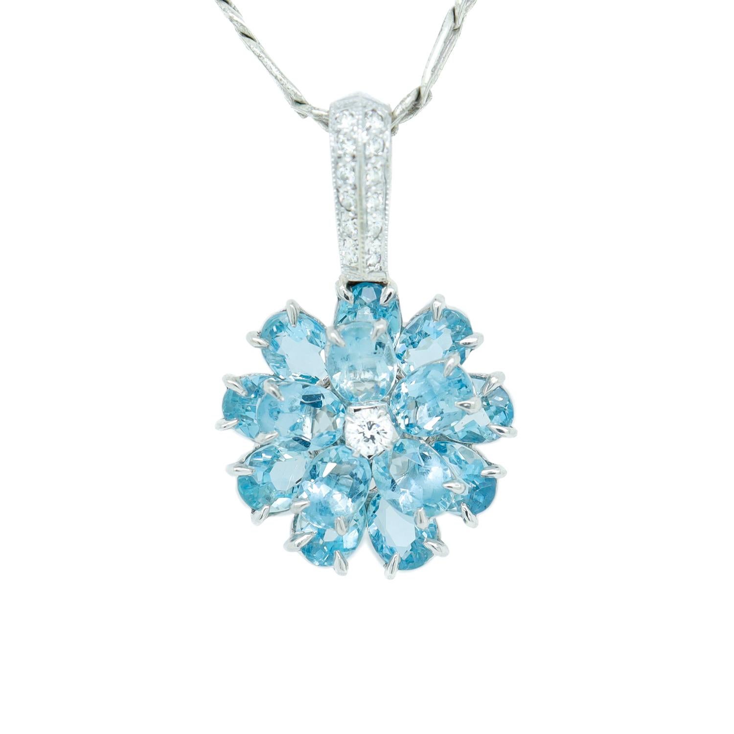 Ciondolo a forma di fiore in oro bianco 14k, tormalina blu e diamante In condizioni buone in vendita a Philadelphia, PA