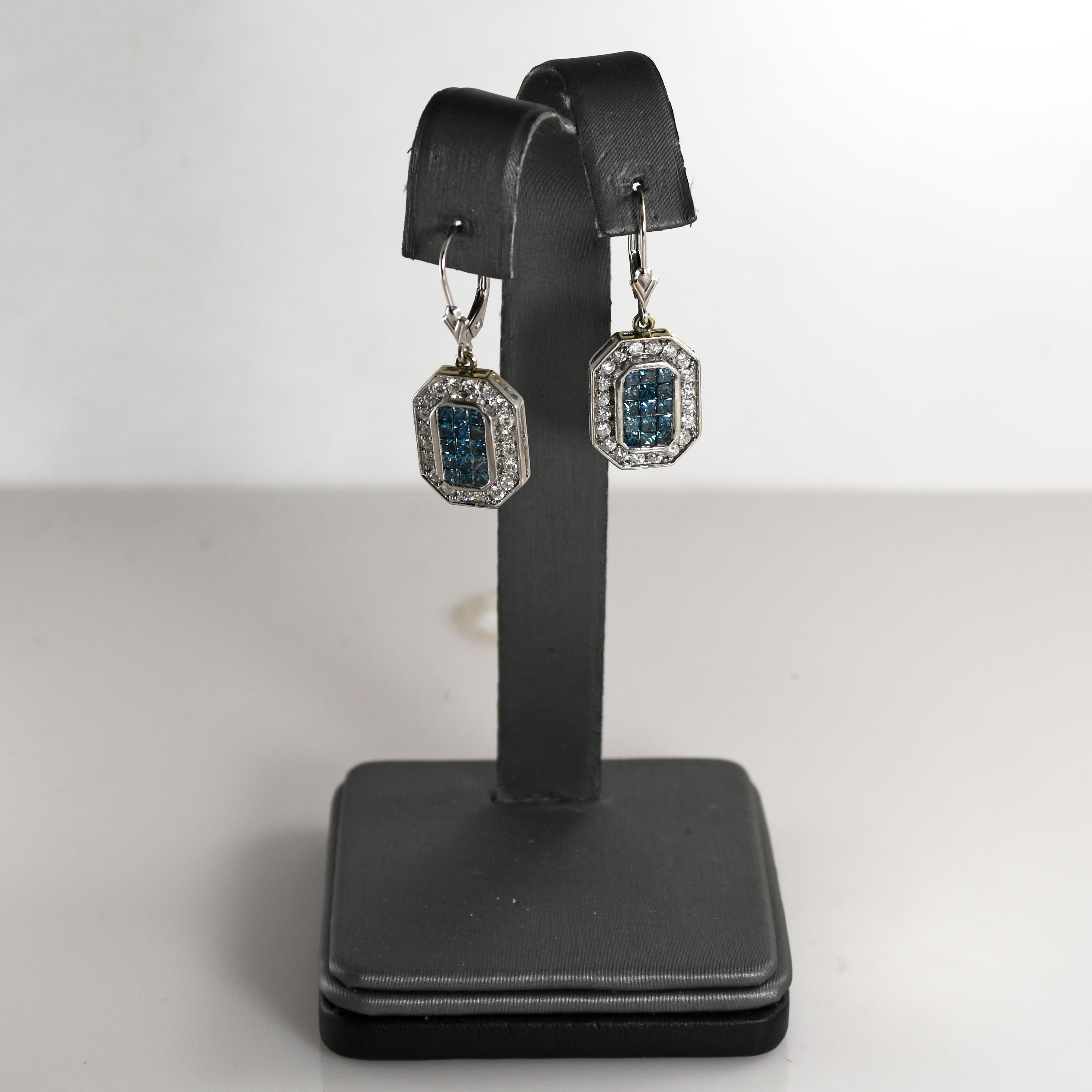 14K Weißgold Blau & Weiß Diamant Ohrringe & Anhänger Set im Zustand „Hervorragend“ im Angebot in Laguna Beach, CA