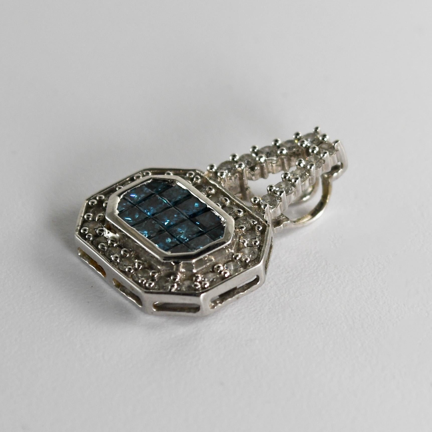 14K Weißgold Blau & Weiß Diamant Ohrringe & Anhänger Set im Angebot 1