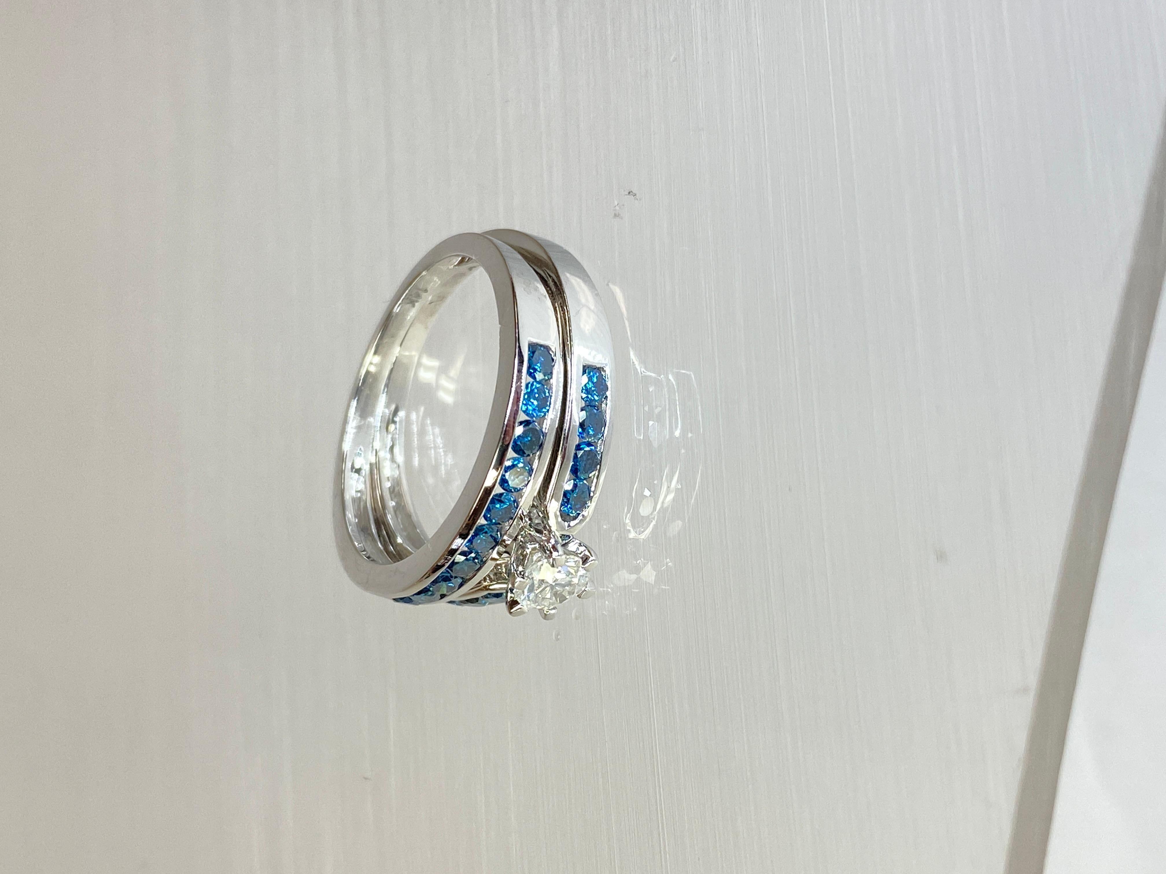14K White Gold Blue & White Diamond Solitaire Accent Wedding Engagement Ring Set In Good Condition For Sale In San Jacinto, CA
