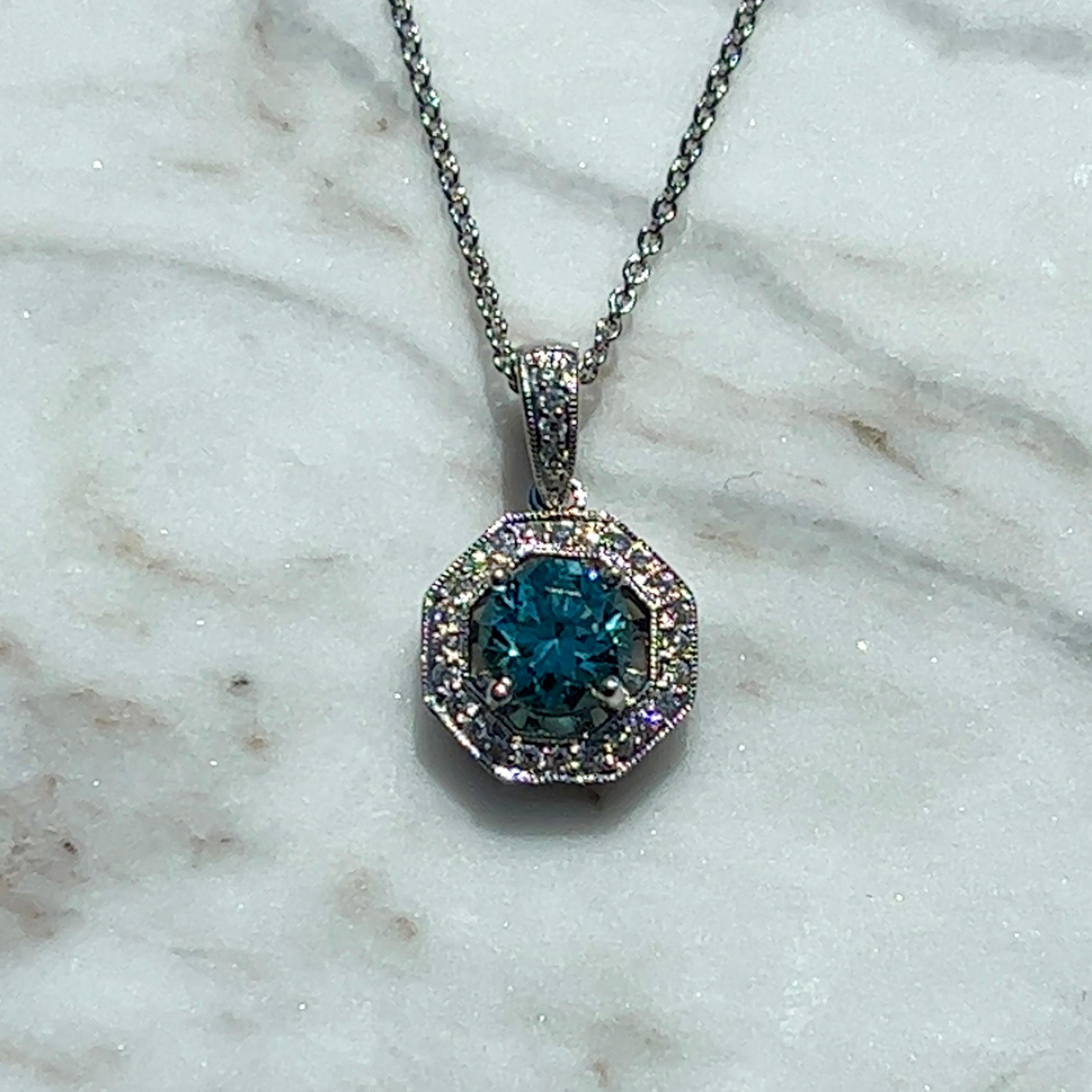 14K Weißgold Blauer Zirkon und Diamant-Anhänger Halskette (Rundschliff)