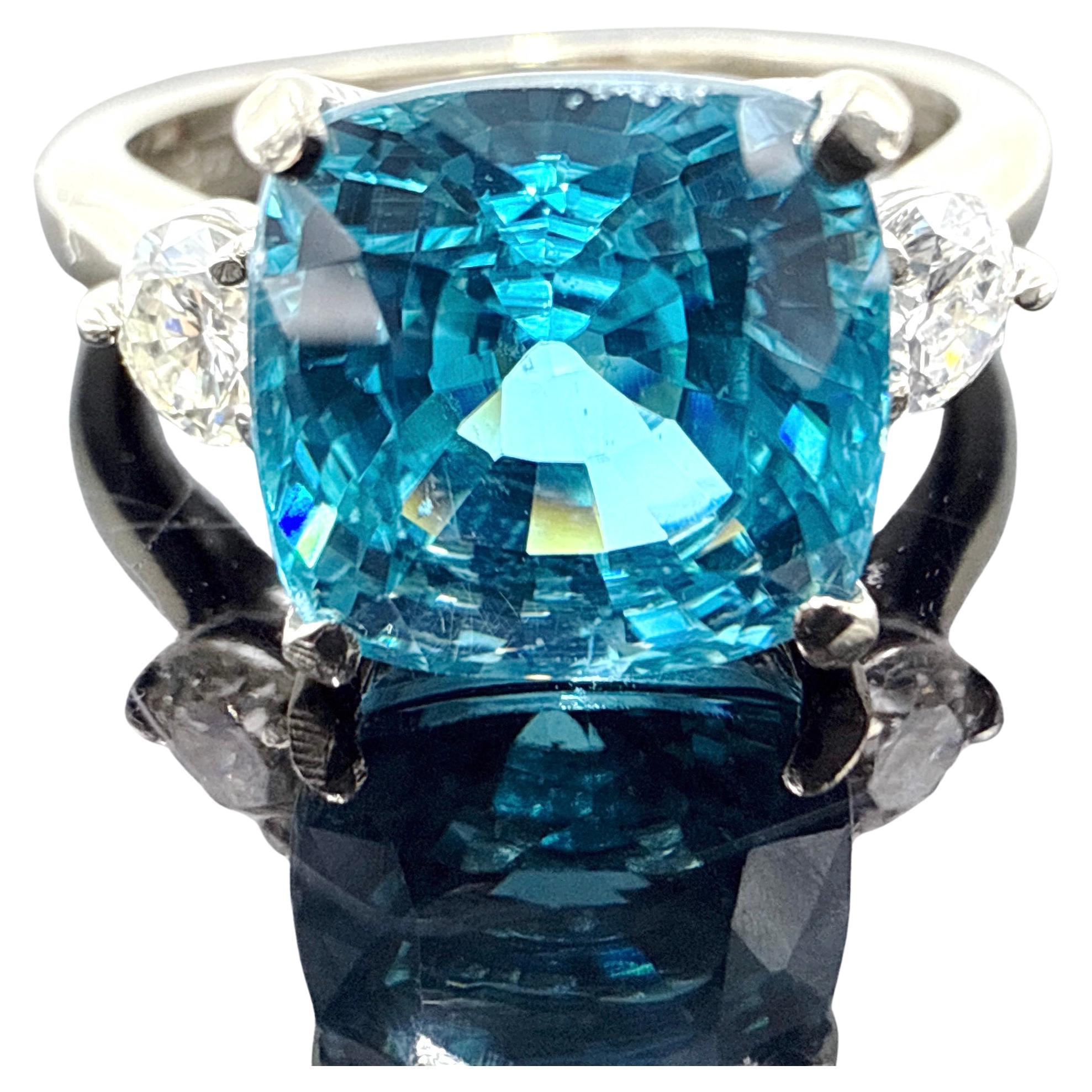 Anello in oro bianco 14K con zircone blu e diamante naturale - 4.39TCW in vendita