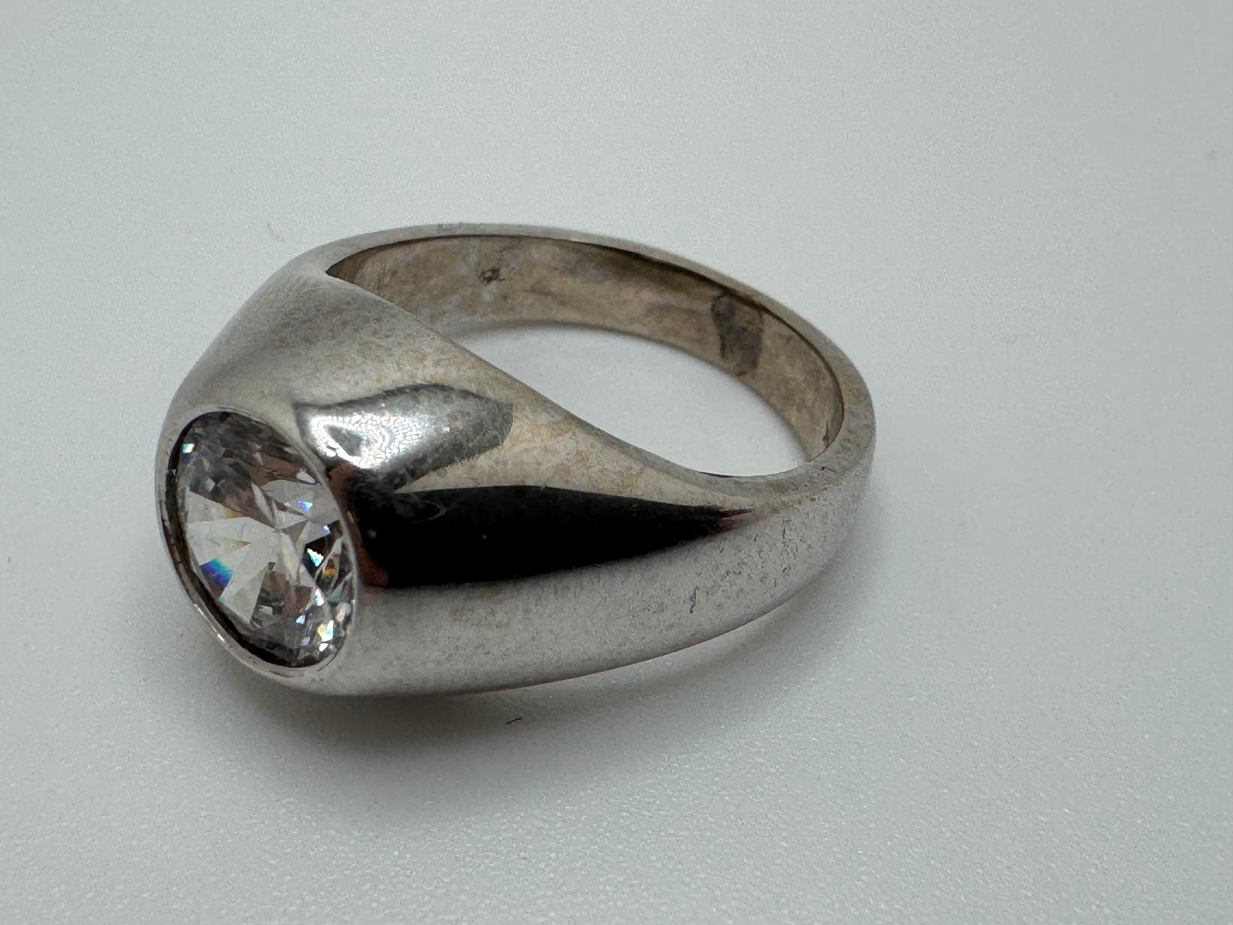 Art déco Bague Renzite en or blanc 14K à l'éclat audacieux, sertie de gitanes en vente