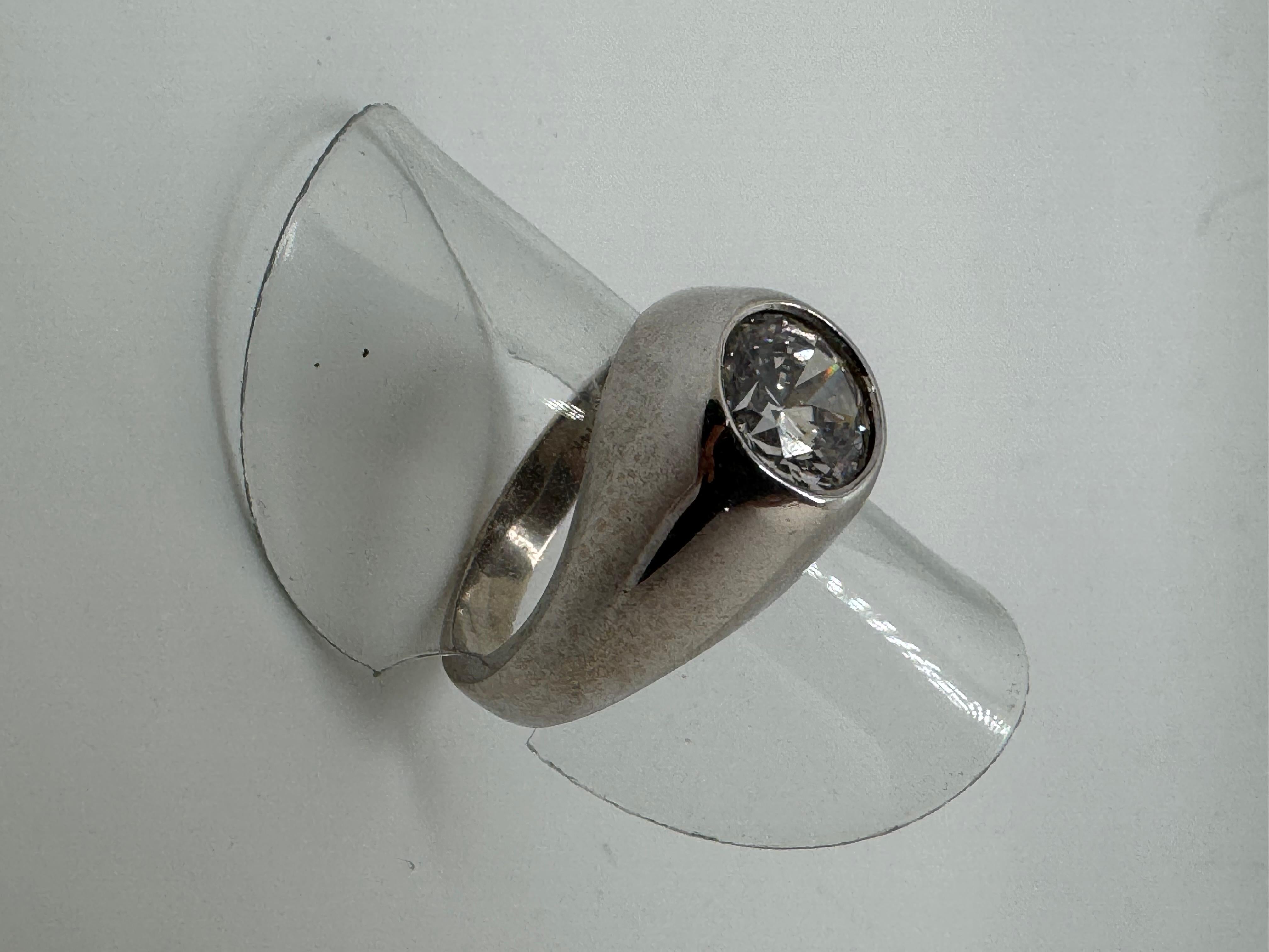 Bague Renzite en or blanc 14K à l'éclat audacieux, sertie de gitanes en vente 2