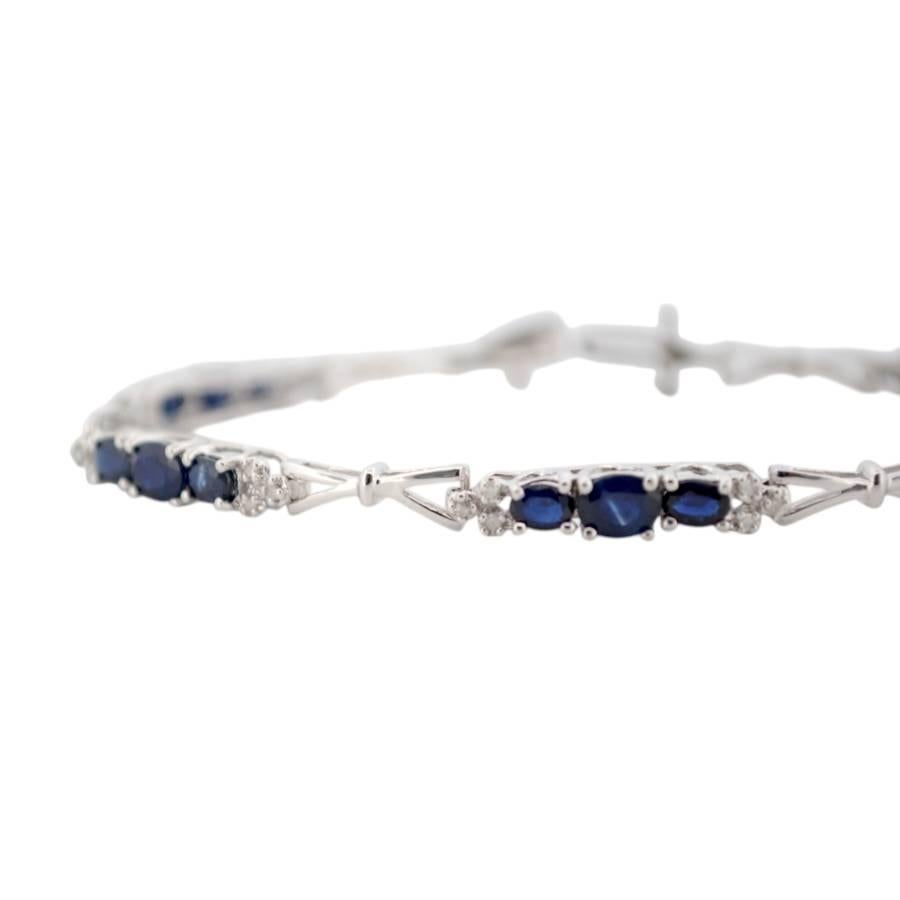 Bracelet en or blanc 14K avec diamants et saphirs_124023 Excellent état - En vente à București, București