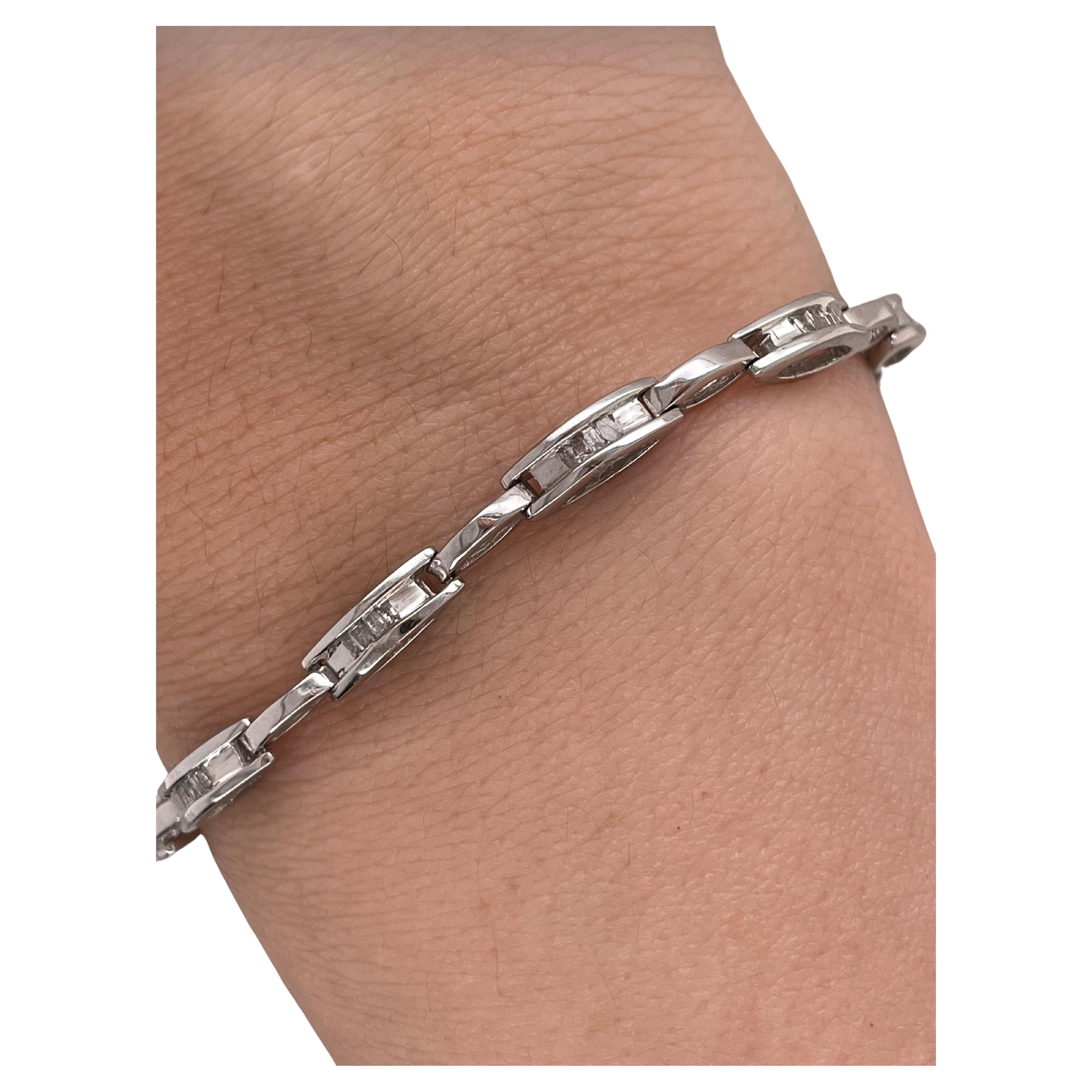 Armband aus 14 Karat Weißgold mit Diamanten