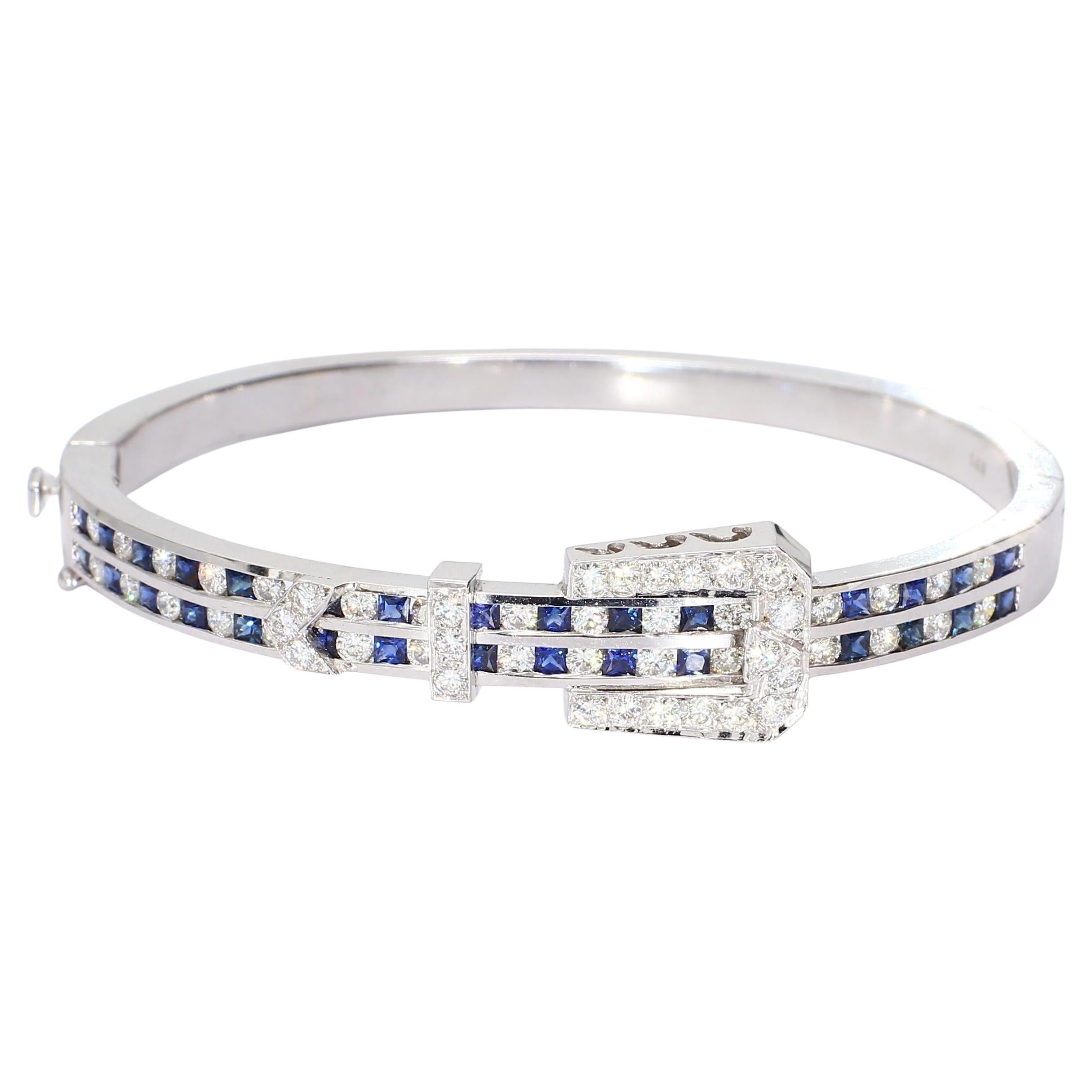 Bracciale con fibbia in oro bianco 14 carati con accenti di diamanti e zaffiri in vendita