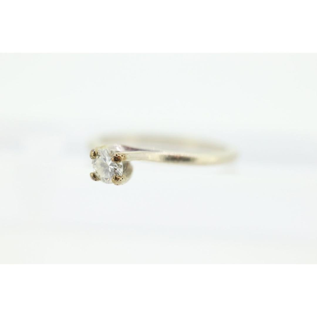 14k White Gold Bypass Diamond 0.20ct Certified Solitaire Engagement Ring. For Sale 7