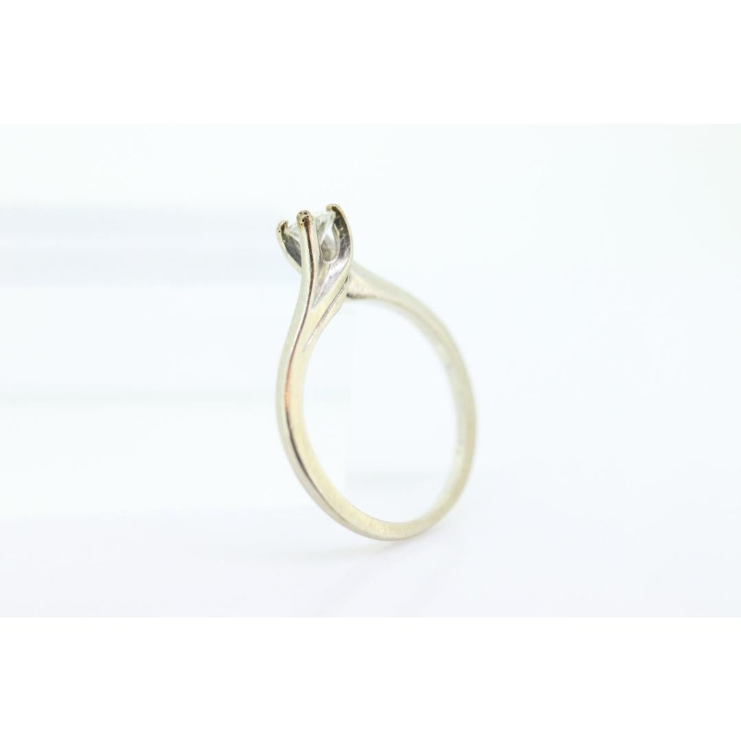 14k White Gold Bypass Diamond 0.20ct Certified Solitaire Engagement Ring. For Sale 1