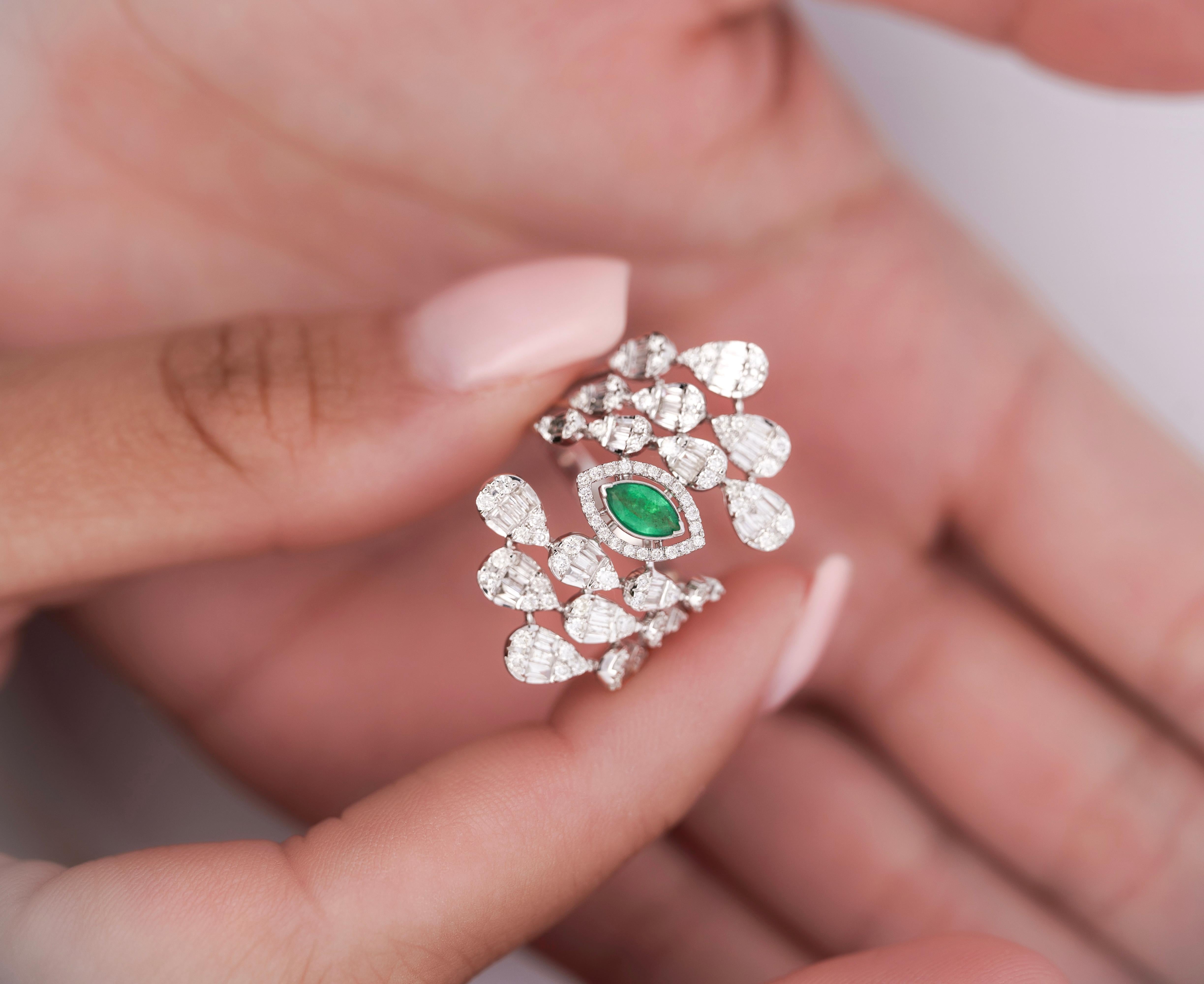 14K White Gold Bypass Diamond & Emerald Snowstorm Motif Ring For Sale 1