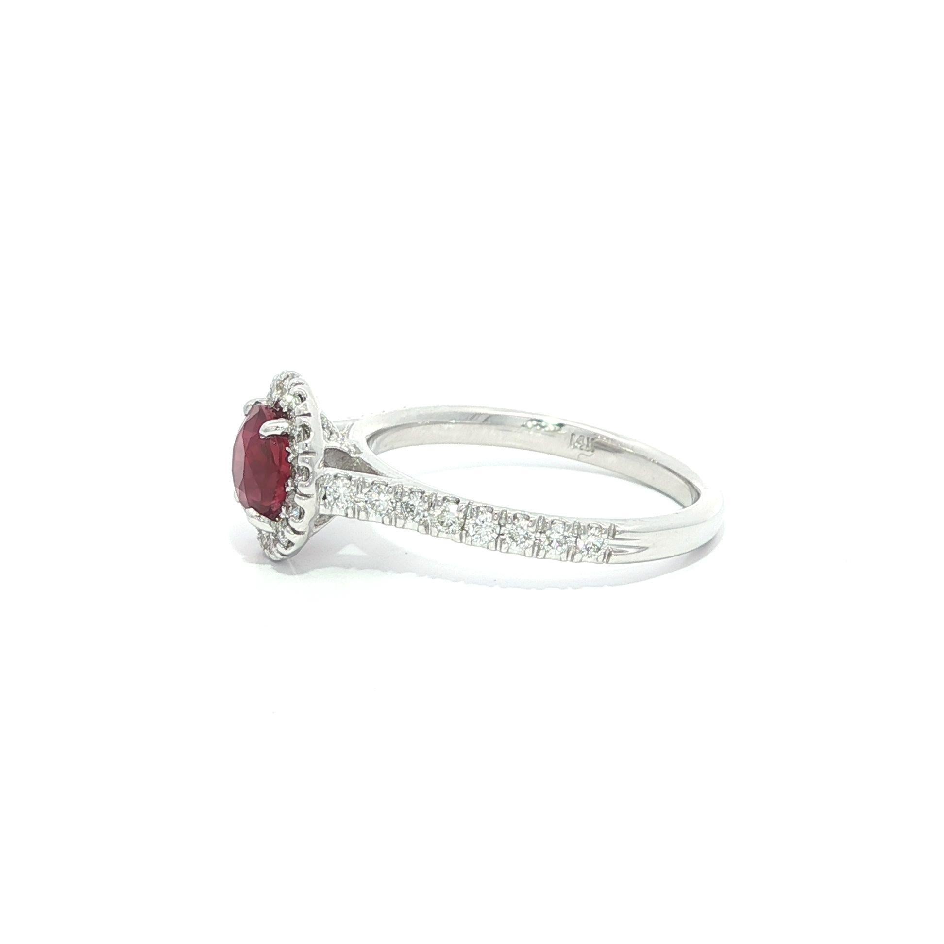 Anello con diamante aureolato in oro bianco 14k A.I.C. 1,33ct No Heat Vivid Red Round Ruby Diamond in vendita 6