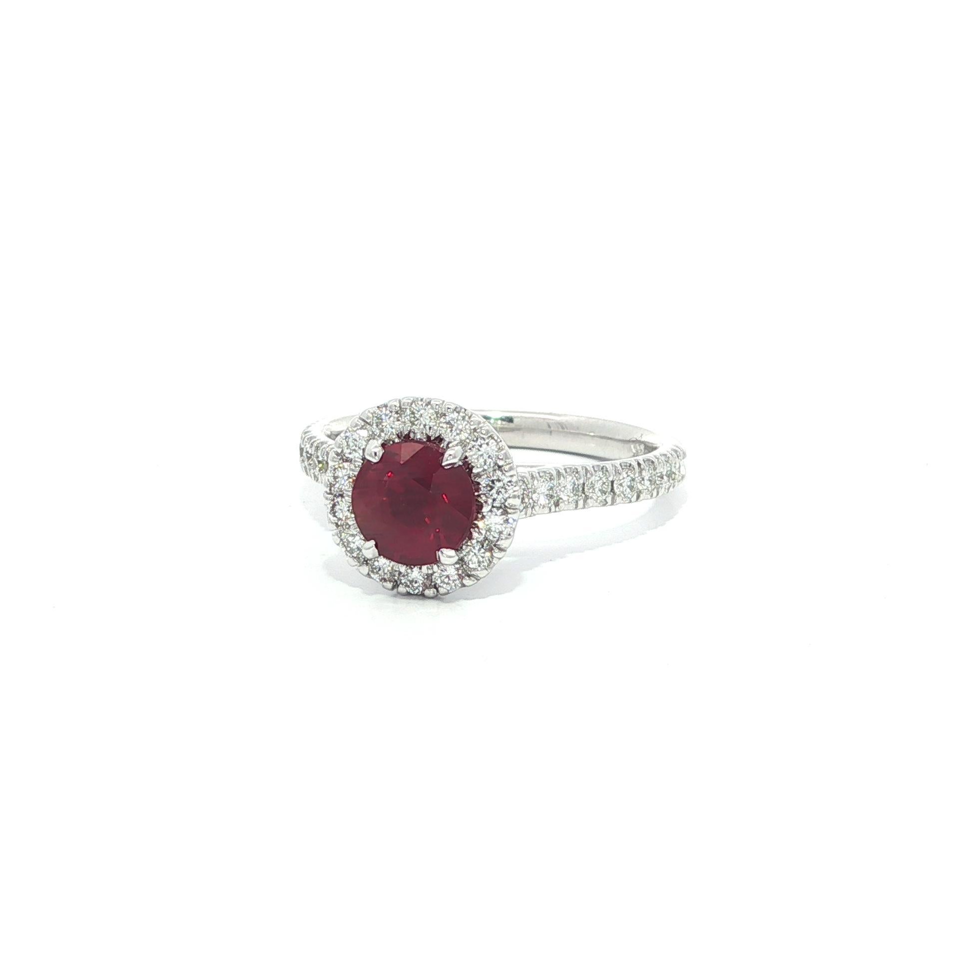 Anello con diamante aureolato in oro bianco 14k A.I.C. 1,33ct No Heat Vivid Red Round Ruby Diamond in vendita 2