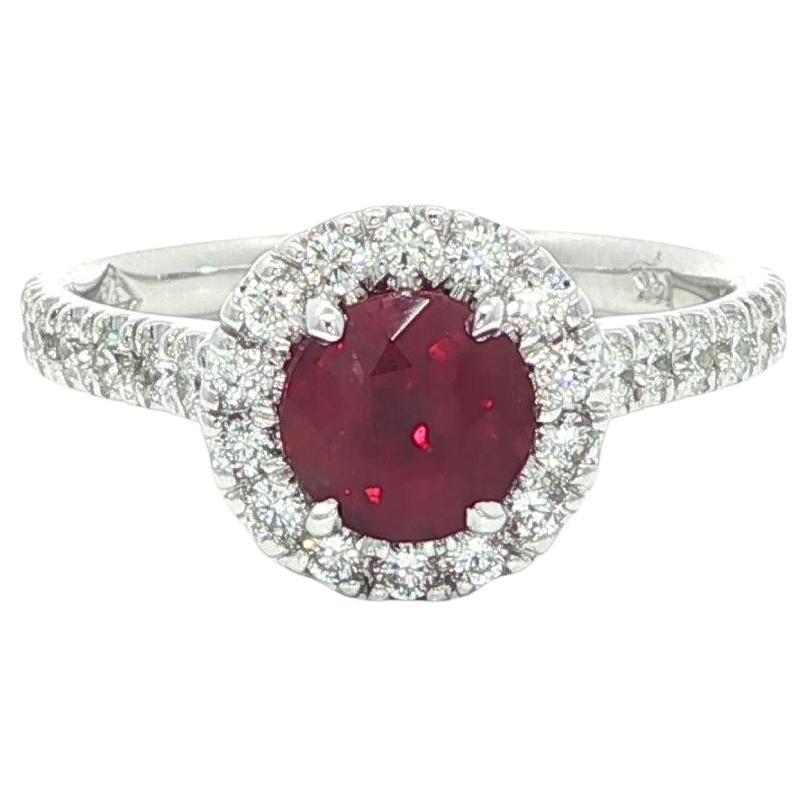 Anello con diamante aureolato in oro bianco 14k A.I.C. 1,33ct No Heat Vivid Red Round Ruby Diamond in vendita