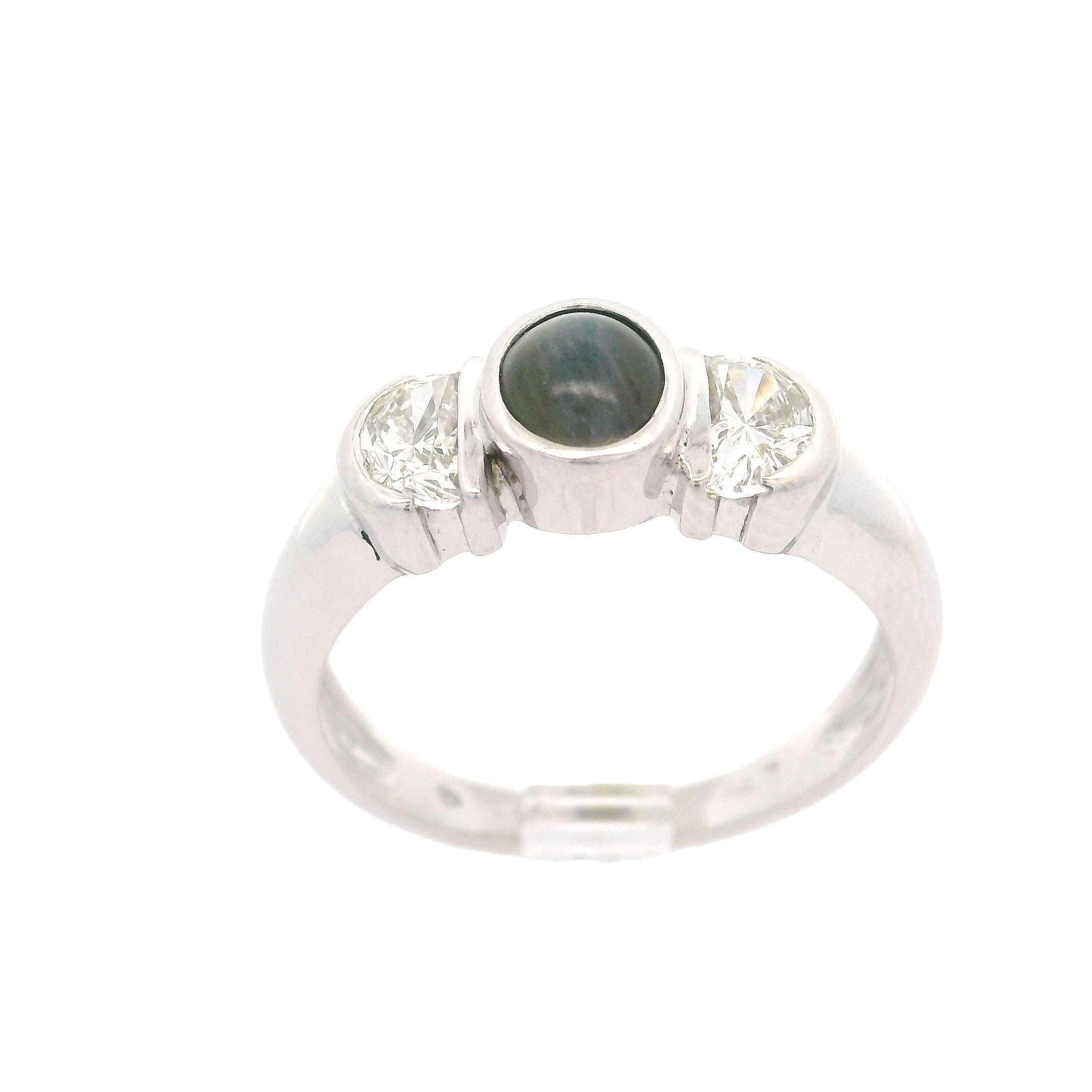 Bague demi-lune en or blanc 14 carats avec cabochon en chrysobéryl œil de chat et diamants 0,36 carat en vente 2