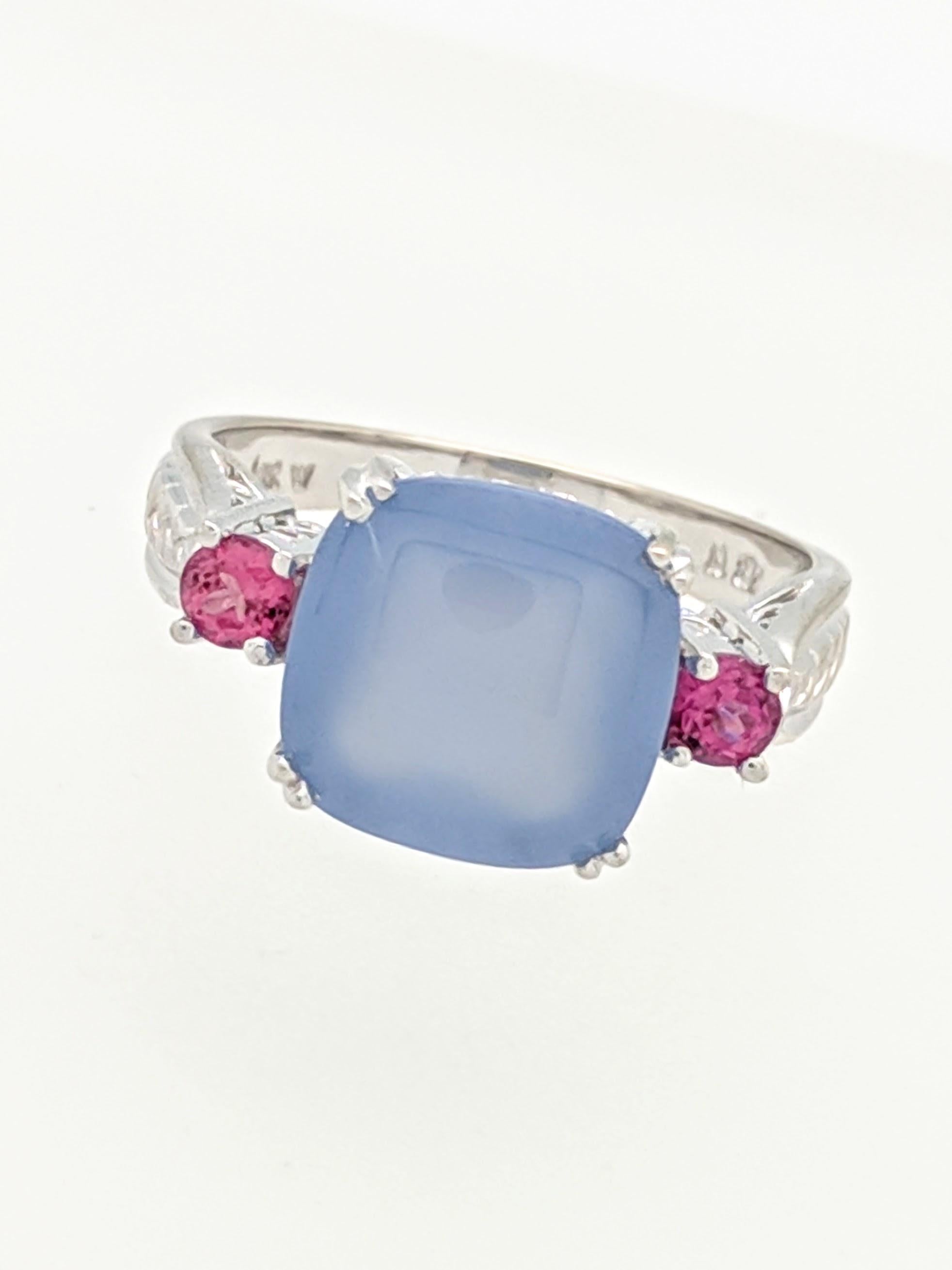 14k White Gold Cabochon Cut Purple Jade & Pink Tourmaline Ring

You are viewing a beautiful cabochon cut purple jade and pink tourmaline ring. This ring is crafted from 14k white gold and weighs 4.4 grams. It features (1) 10x10mm cabochon cut purple
