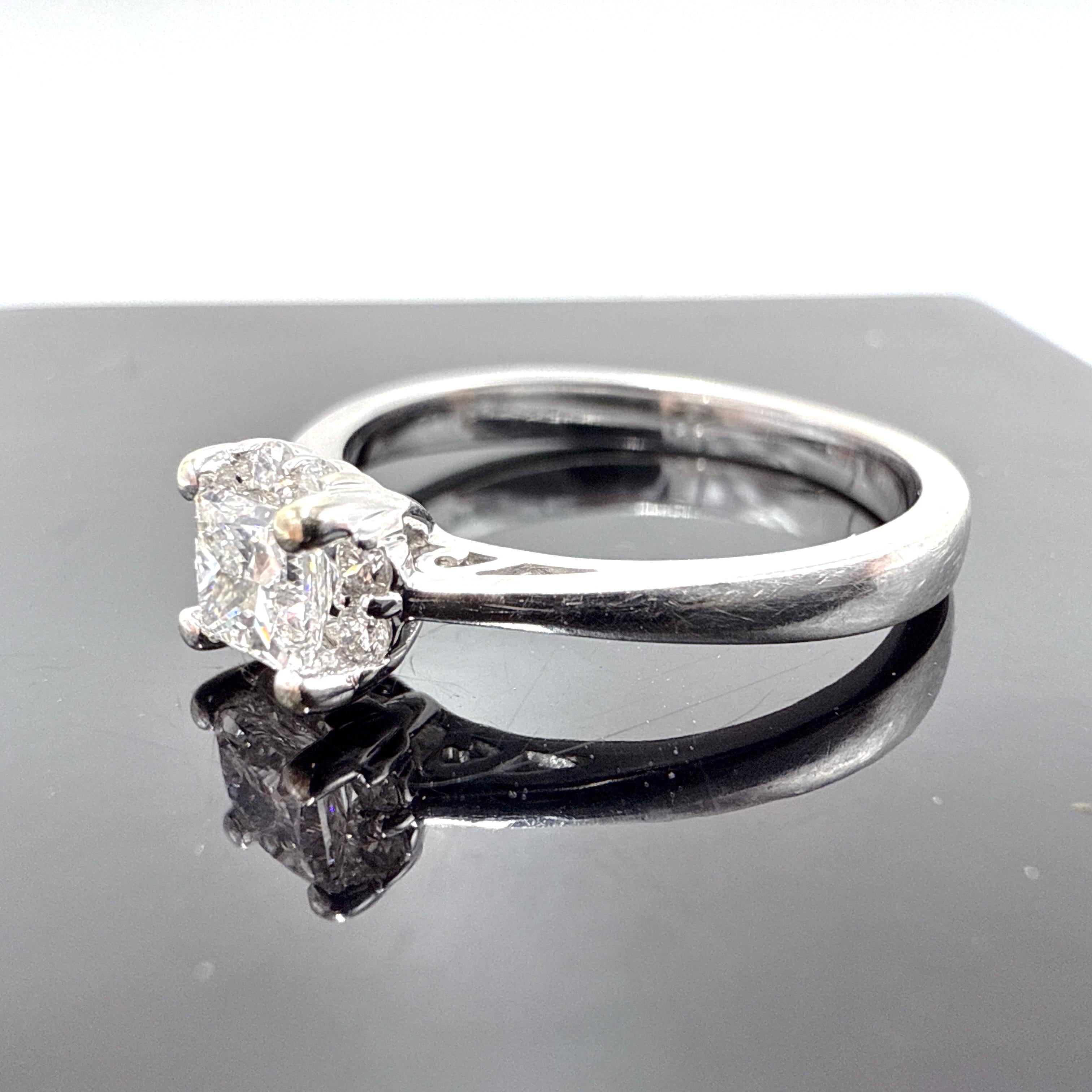 Taglio princess Anello di fidanzamento con diamante naturale in oro bianco 14K canadese VS-2 G-H 0,38ct 0,51TCW in vendita
