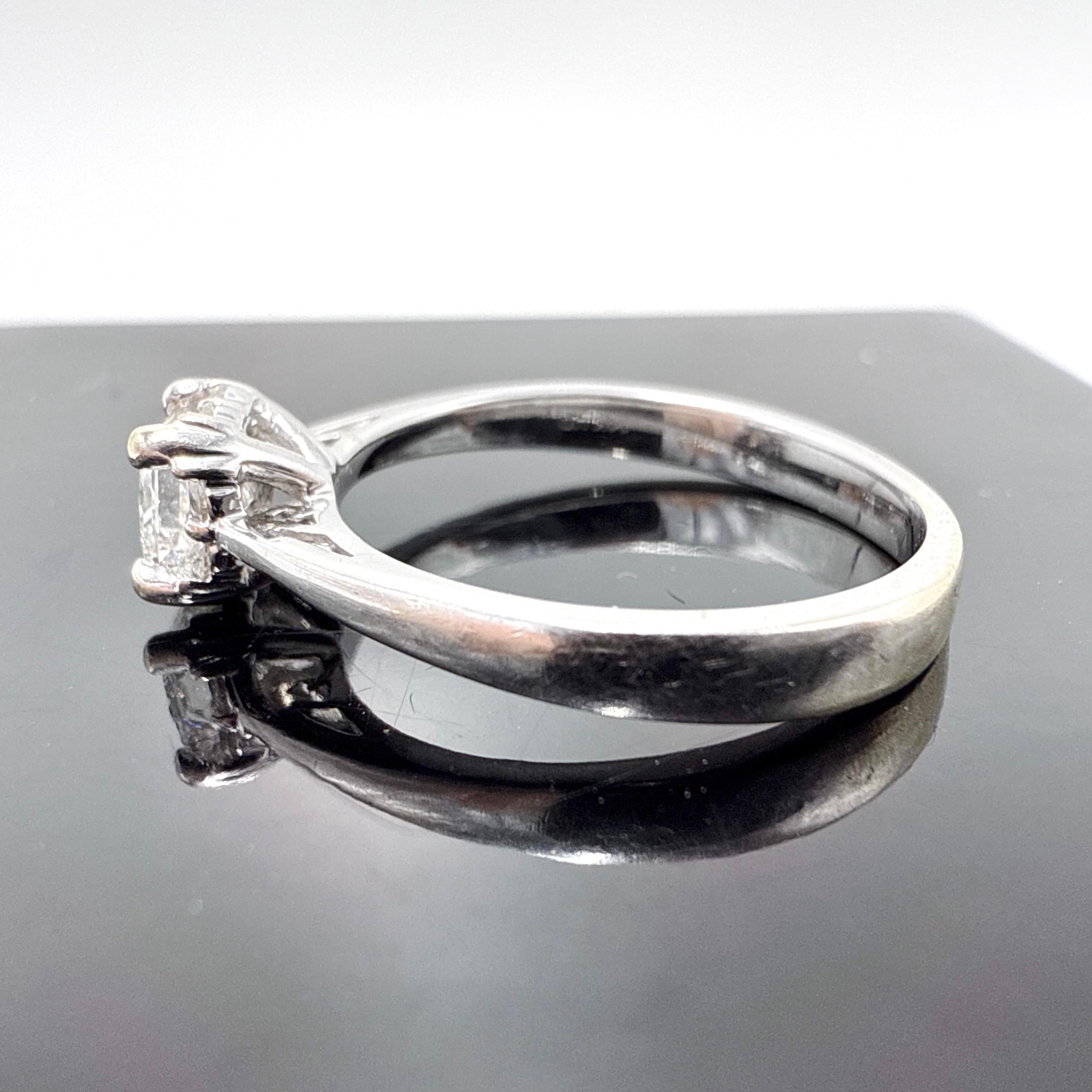 Anello di fidanzamento con diamante naturale in oro bianco 14K canadese VS-2 G-H 0,38ct 0,51TCW In condizioni buone in vendita a Victoria, BC