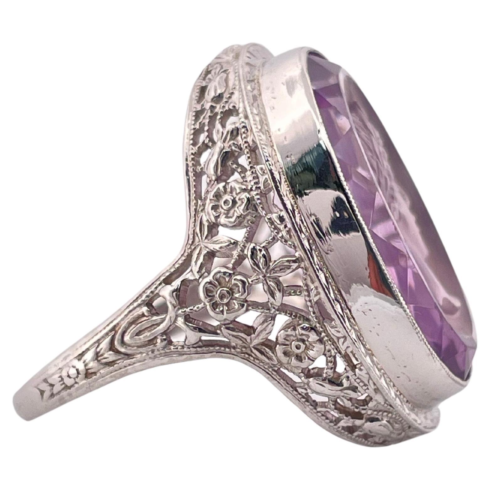 Art déco Bague en or blanc 14k à pierre dure intaglio en améthyste sculptée en vente