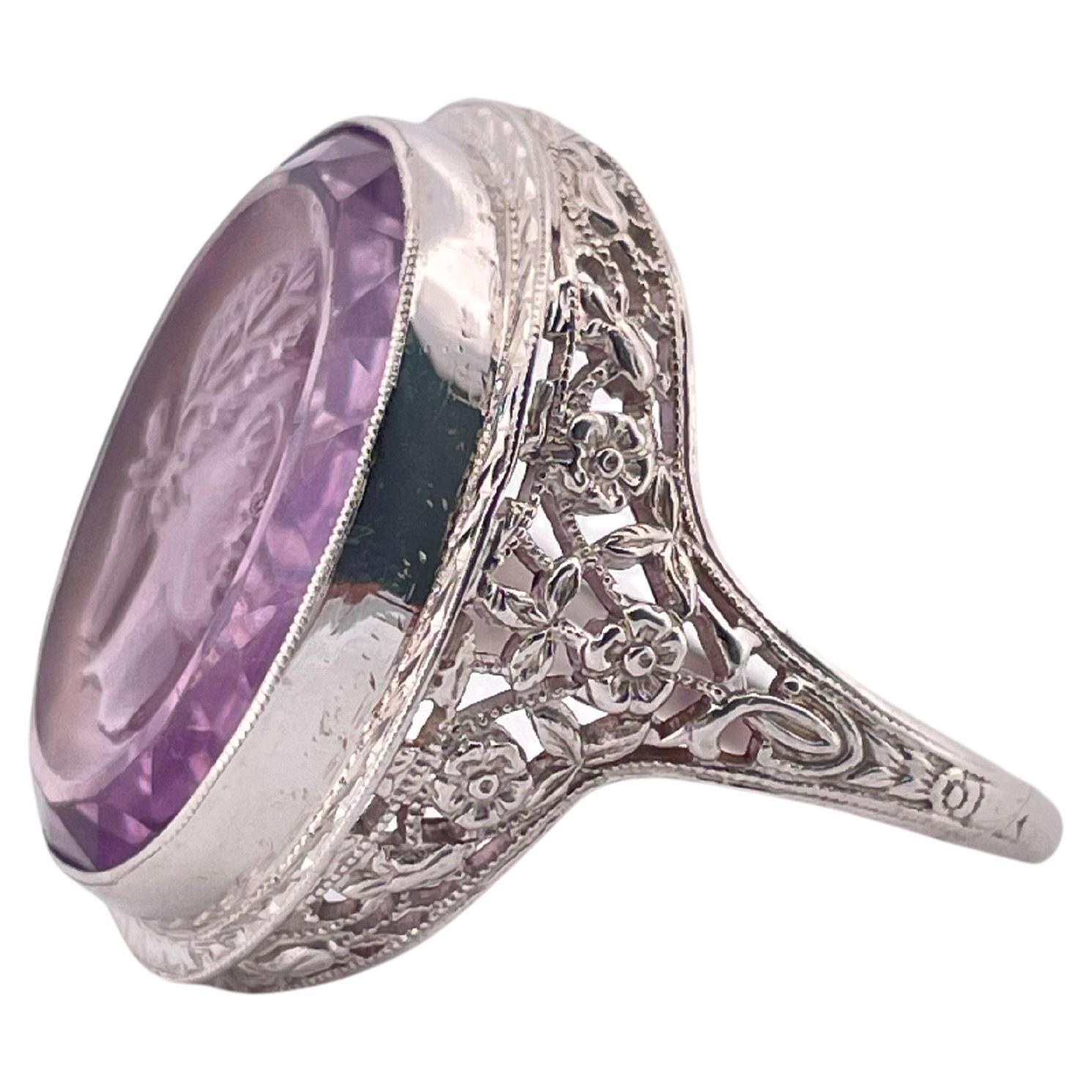 Bague en or blanc 14k à pierre dure intaglio en améthyste sculptée en vente 1