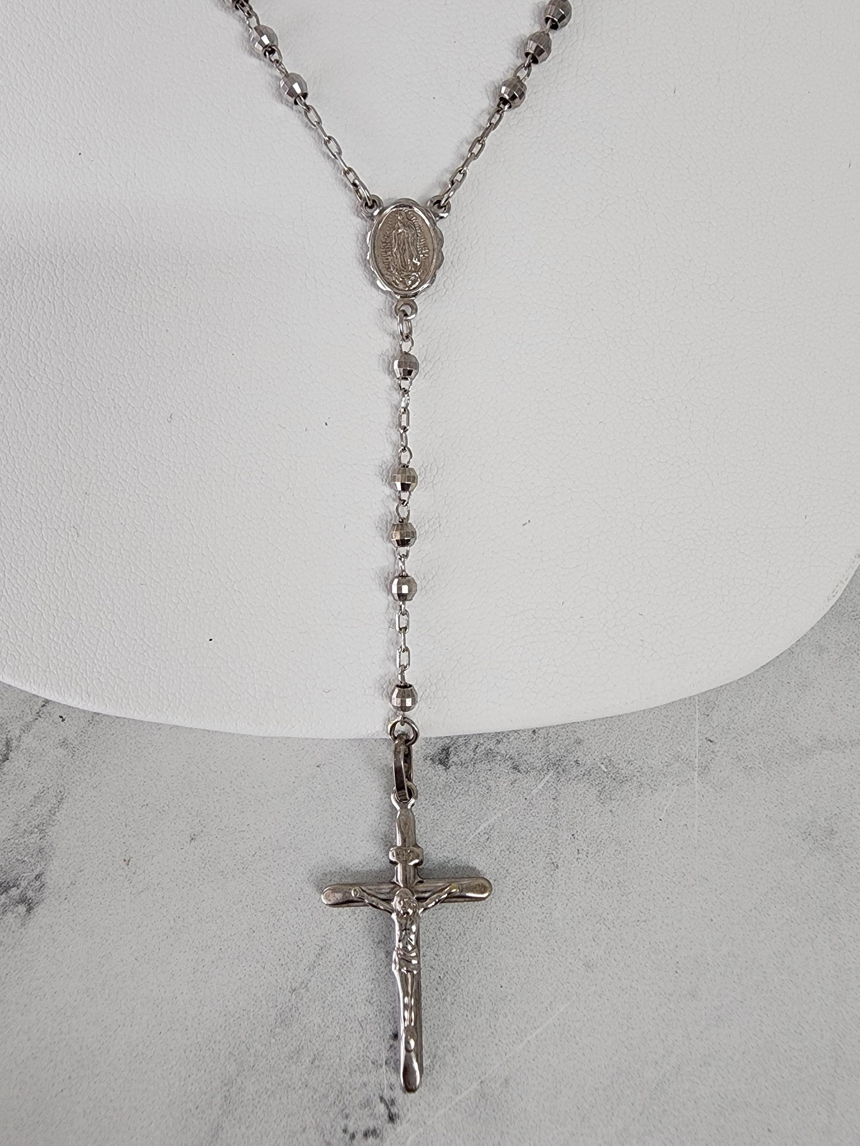 Collana con rosario cattolico a Y in oro bianco 14k con grani di stazione della Vergine Maria In condizioni Nuovo in vendita a Sugar Land, TX