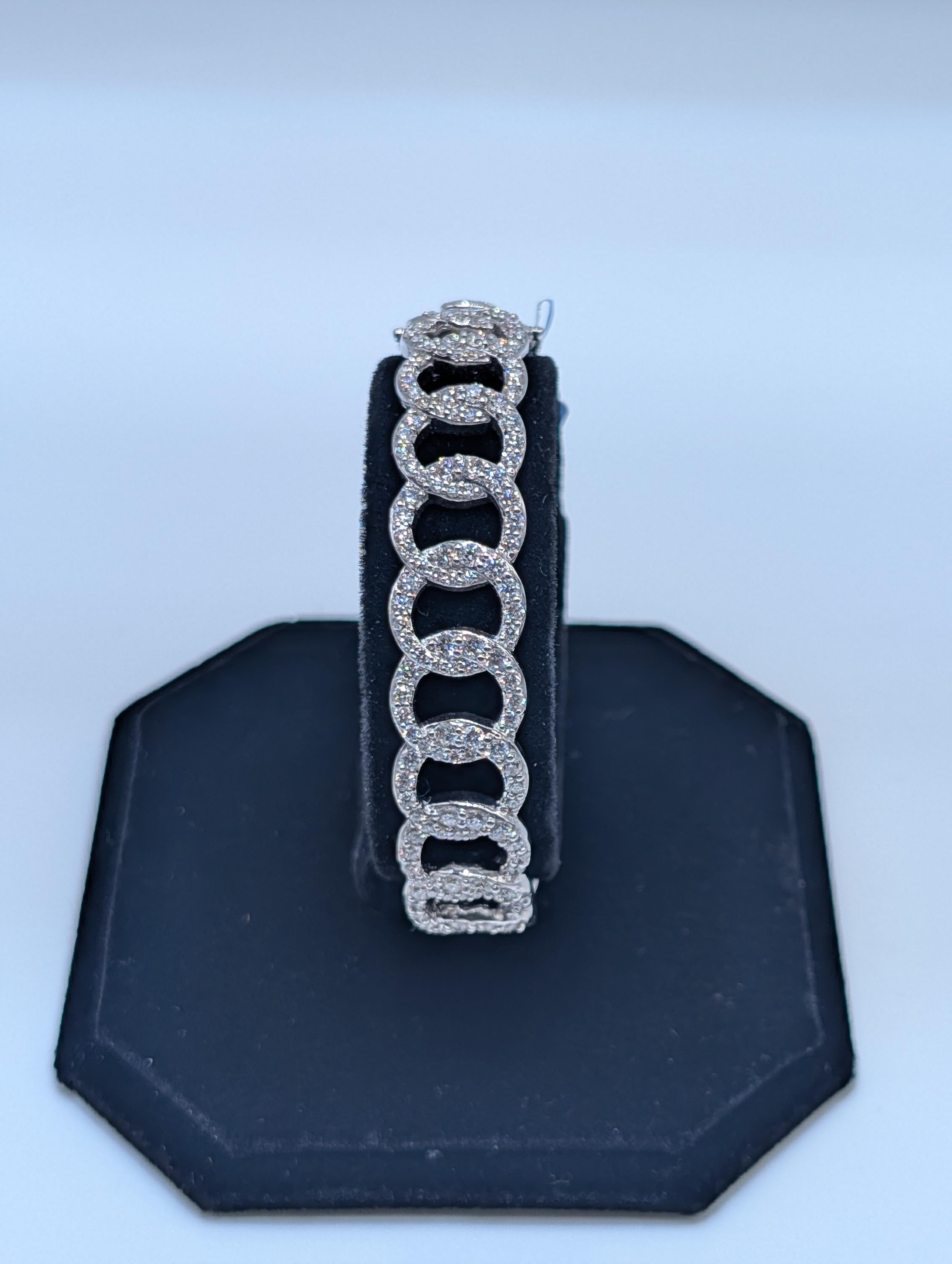 14K White Gold Chain Bangle With Brilliant Cut Round Diamonds For Sale 1