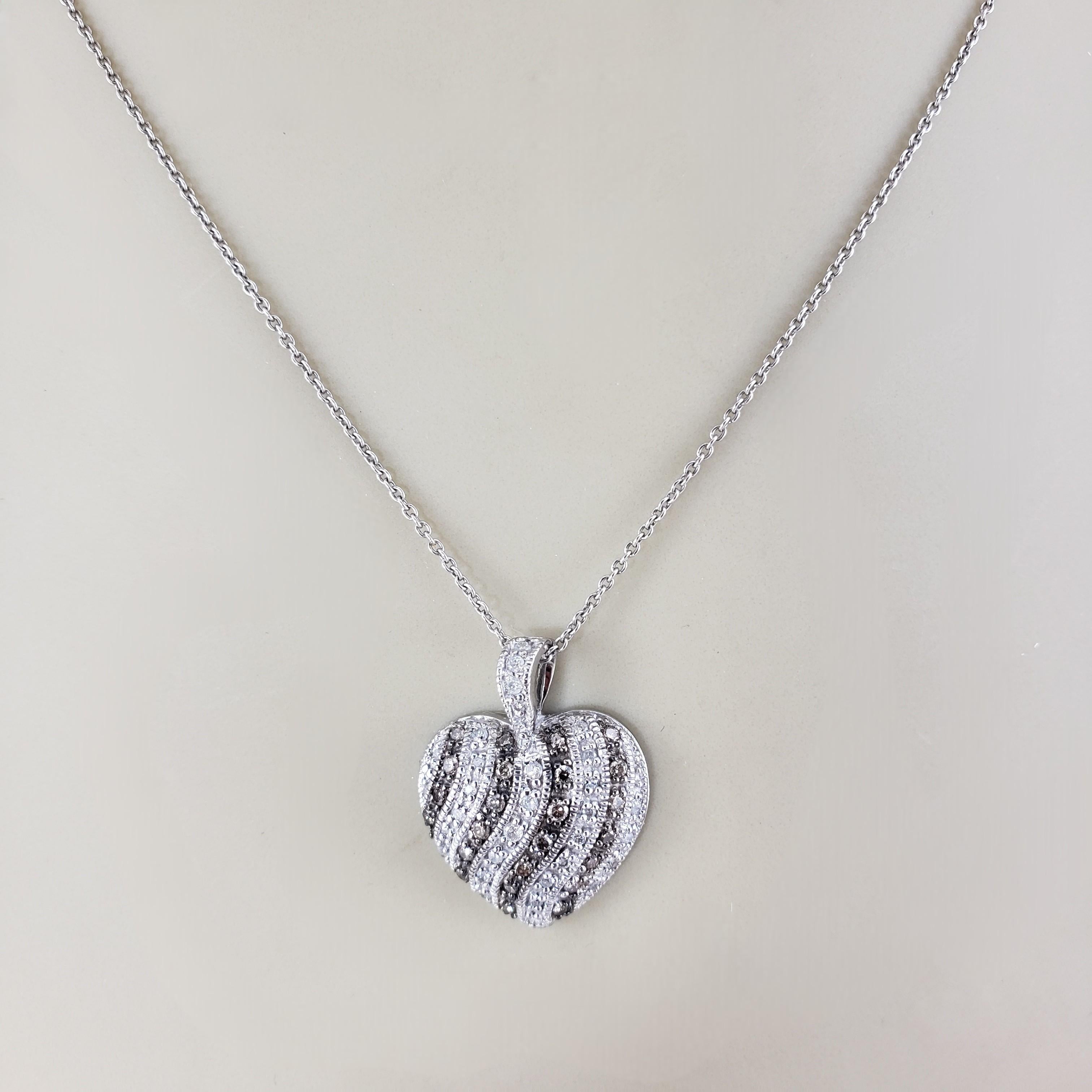 Pendentif coeur en or blanc 14K champagne et diamant blanc #23131 en vente 2