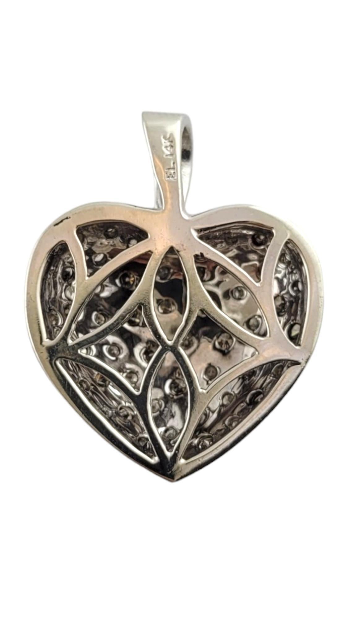 Ciondolo a cuore gonfio in oro bianco 14K con diamanti bianchi e champagne #18162 In condizioni buone in vendita a Washington Depot, CT
