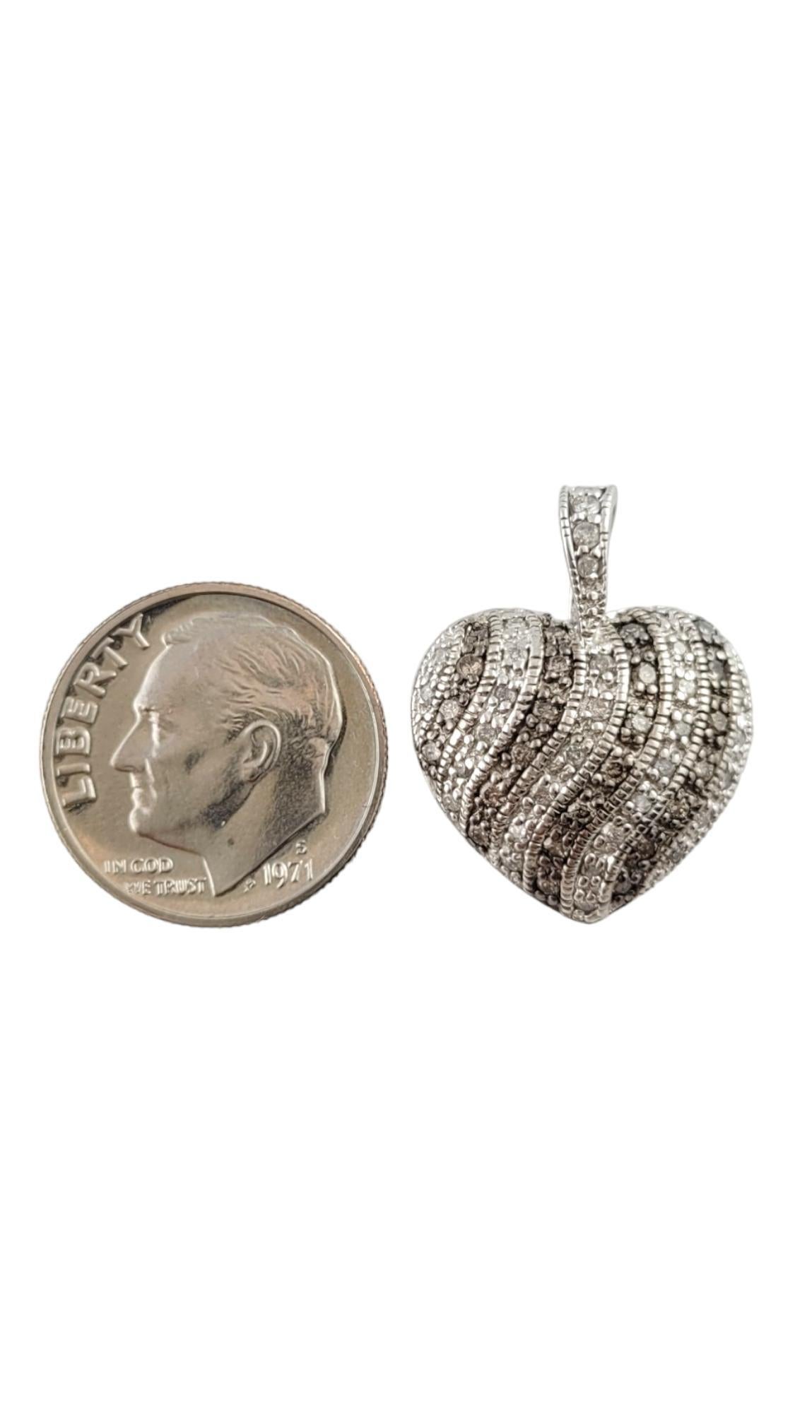 Ciondolo a cuore gonfio in oro bianco 14K con diamanti bianchi e champagne #18162 in vendita 1
