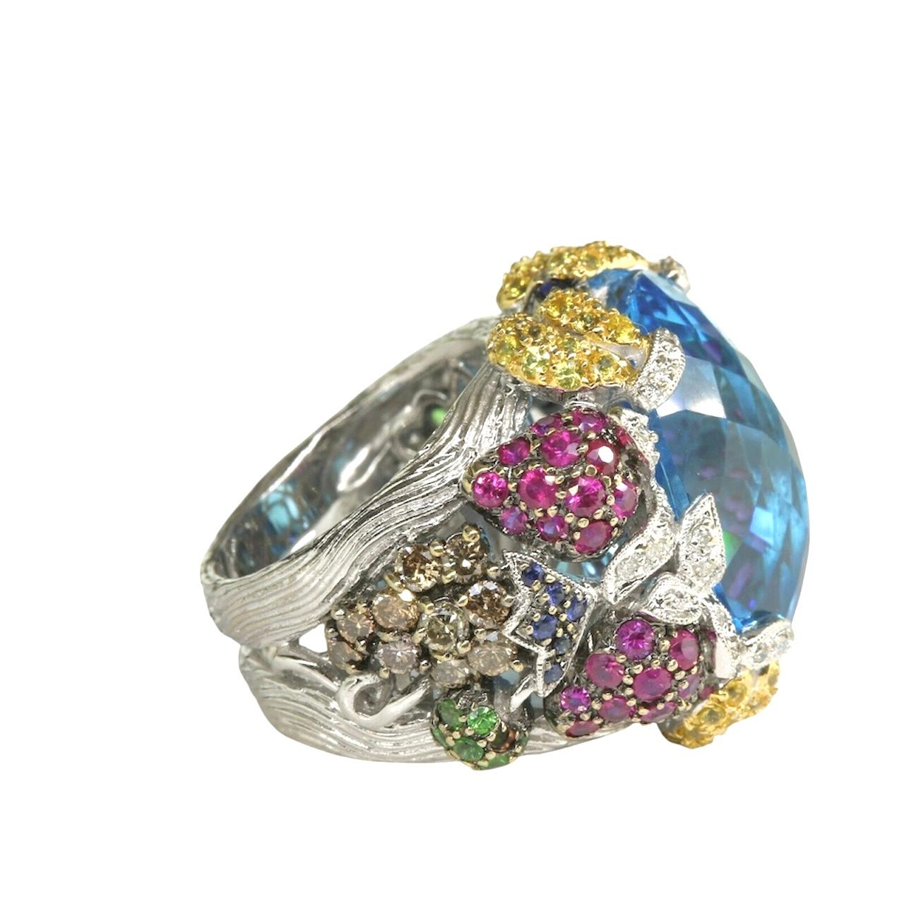 Bague en or blanc 14 carats, topaze bleue taille damier, multi-gemmes et diamants en vente 1