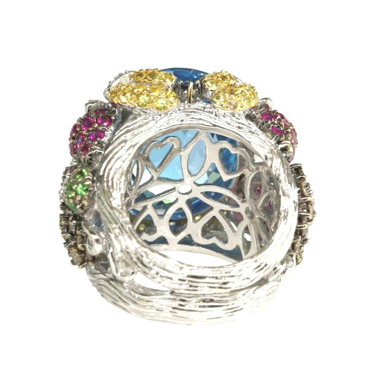 Bague en or blanc 14 carats, topaze bleue taille damier, multi-gemmes et diamants en vente 2