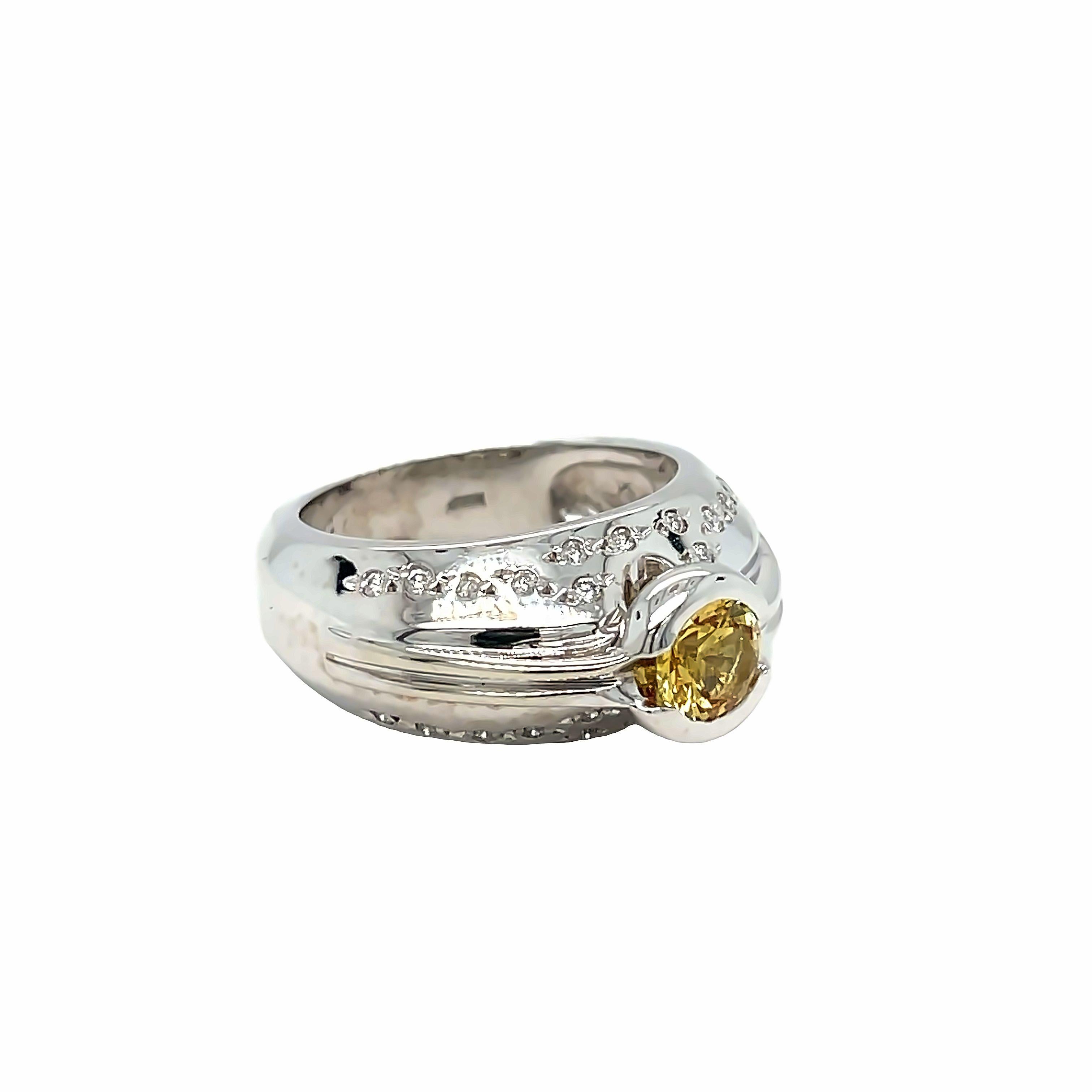 14K White Gold Citrine Scattered Diamond Ring In New Condition For Sale In beverly hills, CA