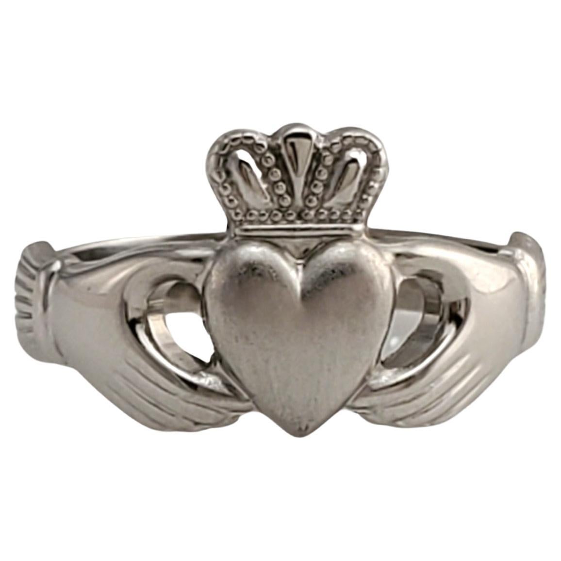 Defile Inside Abuse Classic Claddagh Crowned Heart in Hands, Fede 14k Yellow Gold Ring, 20th  Century at 1stDibs