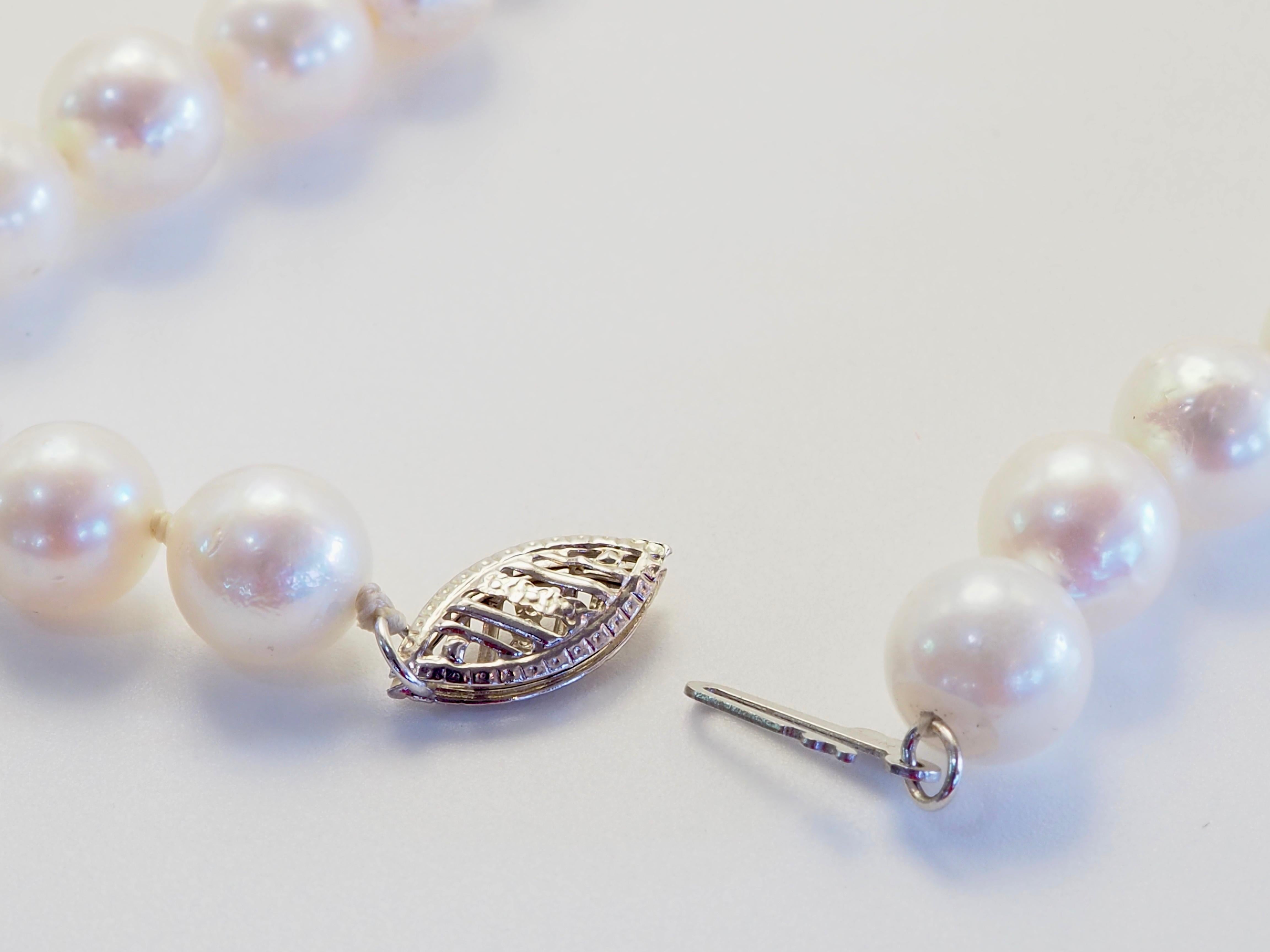 Collana di perle di mare bianche da 7 mm con chiusura in oro bianco 14K, 16 pollici in vendita 1
