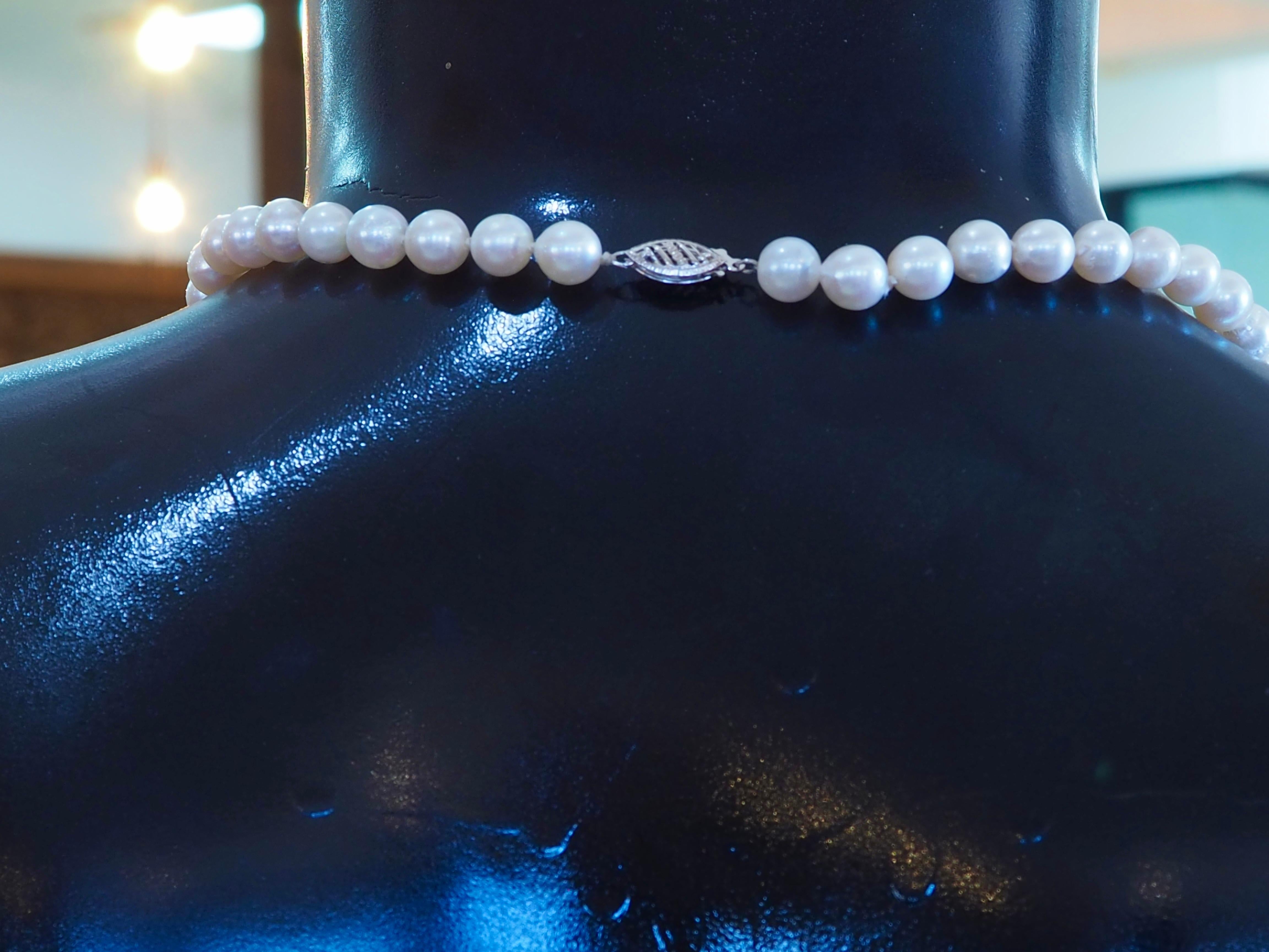 Collana di perle di mare bianche da 7 mm con chiusura in oro bianco 14K, 16 pollici in vendita 4