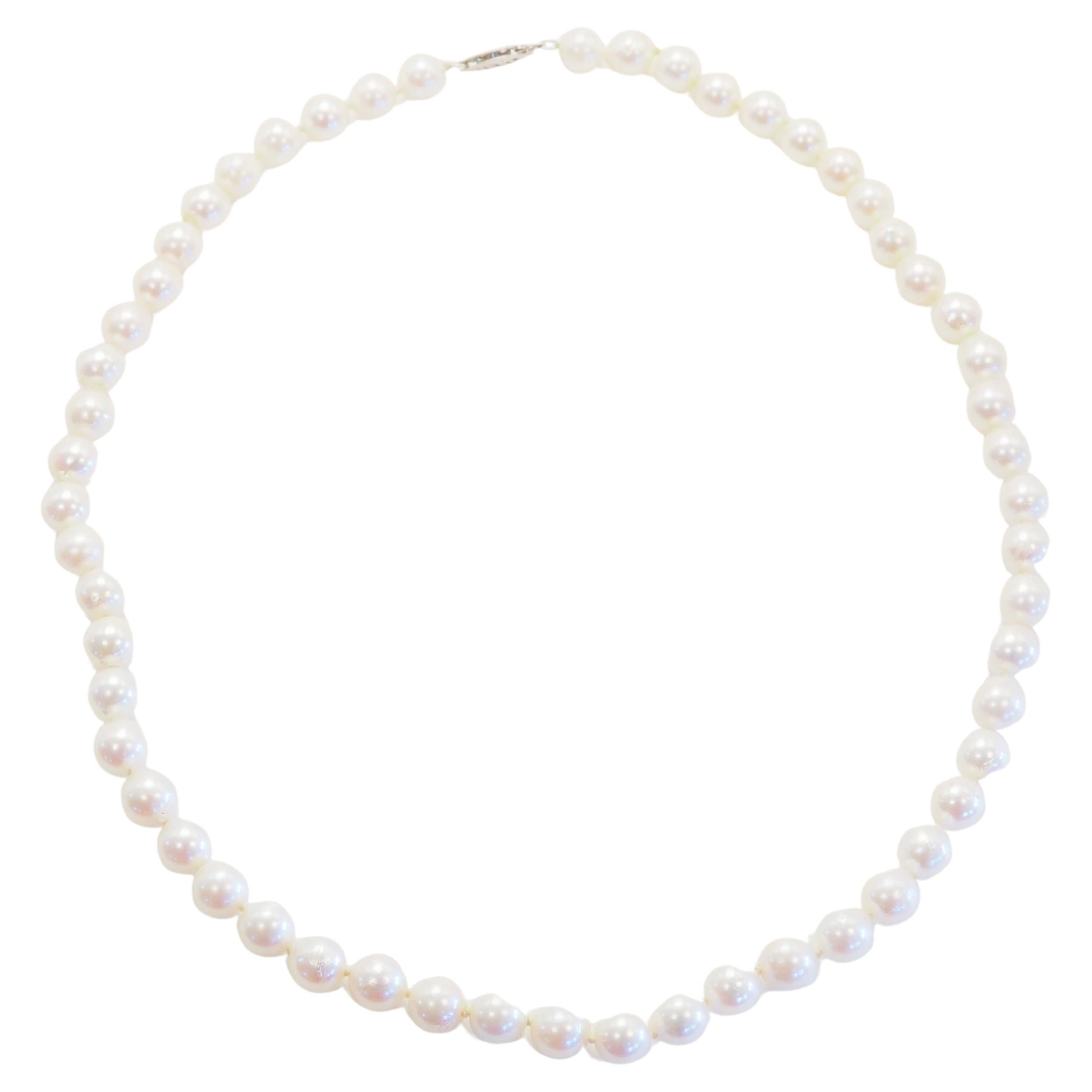 Collana di perle di mare bianche da 7 mm con chiusura in oro bianco 14K, 16 pollici in vendita
