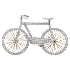 Broche bicyclette en or blanc 14 carats avec grappe de diamants