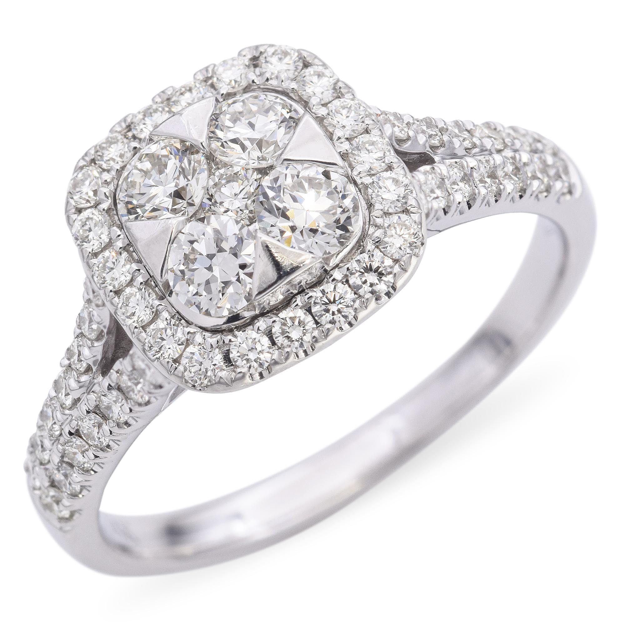 Dieser Ring aus 14 Karat Weißgold zeichnet sich durch eine schillernde Ansammlung von Diamanten aus, die so angeordnet sind, dass sie maximal funkeln und glänzen. Die elegante Cluster-Fassung erzeugt das Aussehen eines größeren Mittelsteins und