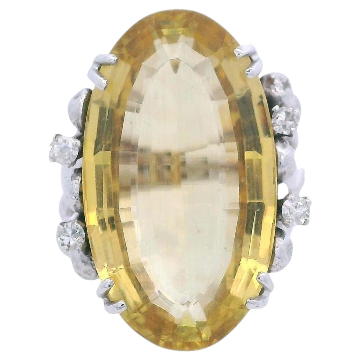 Anello da cocktail in oro bianco 14 carati con 15,10 carati complessivi di berillo giallo e diamanti