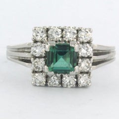 Bague cocktail en or blanc 14k avec tourmaline verte et diamants, 0.63ct