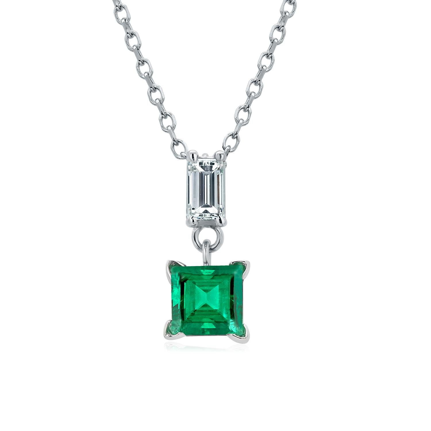 14K White Gold Colombian Emerald and Emerald-Cut Diamond Pendant Necklace For Sale 4