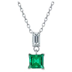 14K Weißgold Kolumbianischer Smaragd und Diamanten im Smaragdschliff Anhänger Halskette