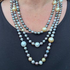 Collana in oro bianco 14k, perle coltivate colorate e diamanti
