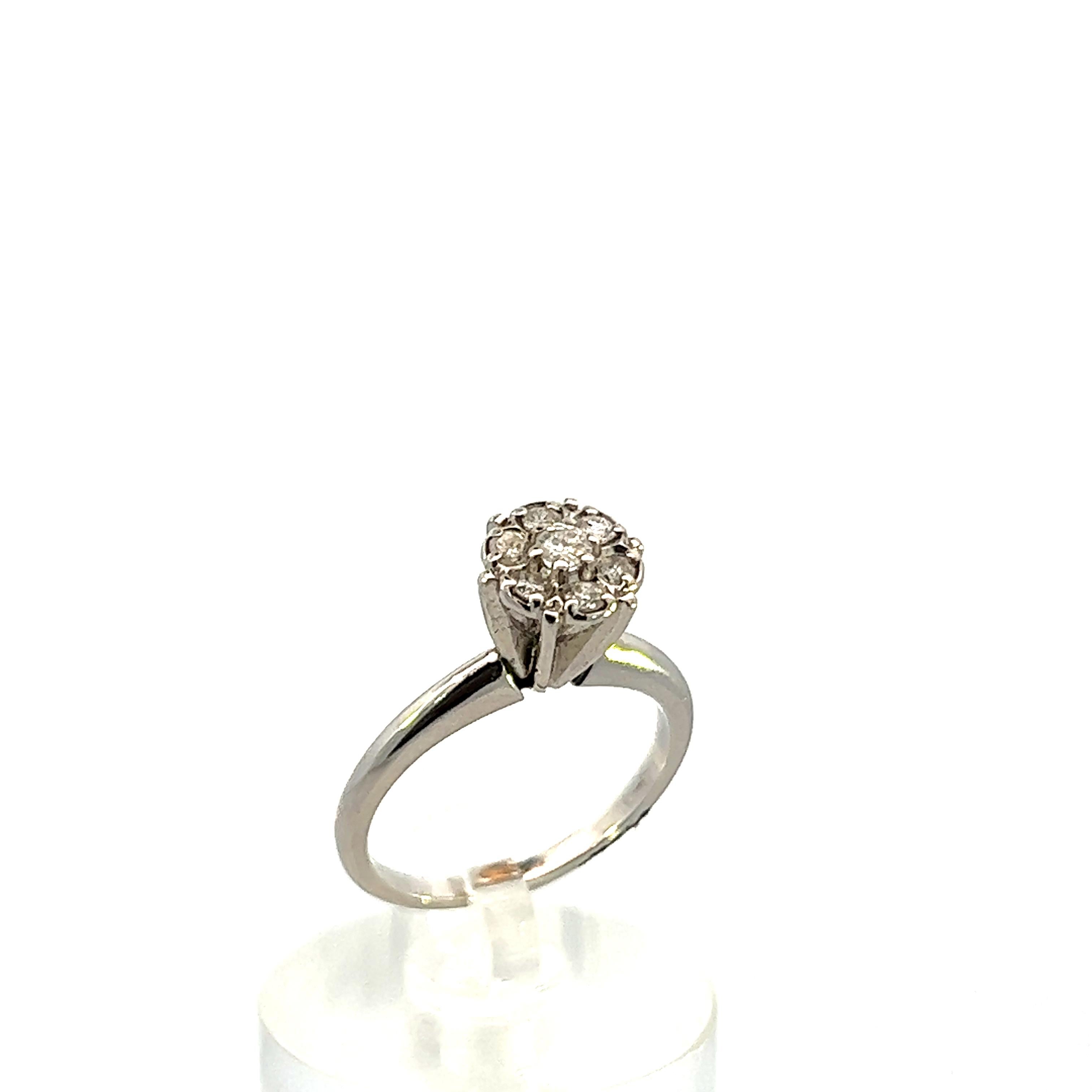 14K White Gold Contemporary Diamond Cluster Ring  In Excellent Condition For Sale In Lexington, KY