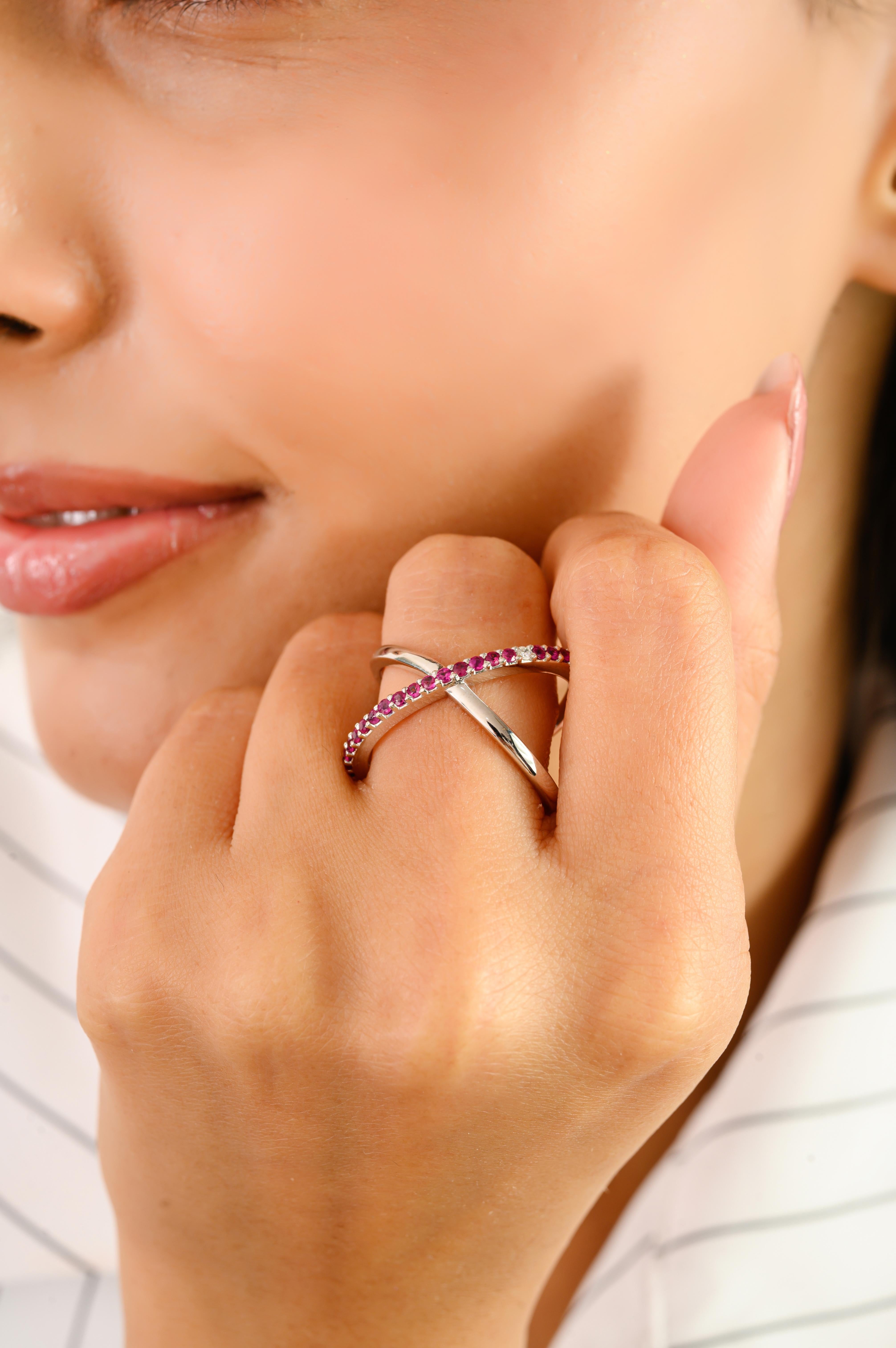 En vente :  Bague croisée en or blanc 14K avec rubis rond et diamant Cadeau pour elle 6