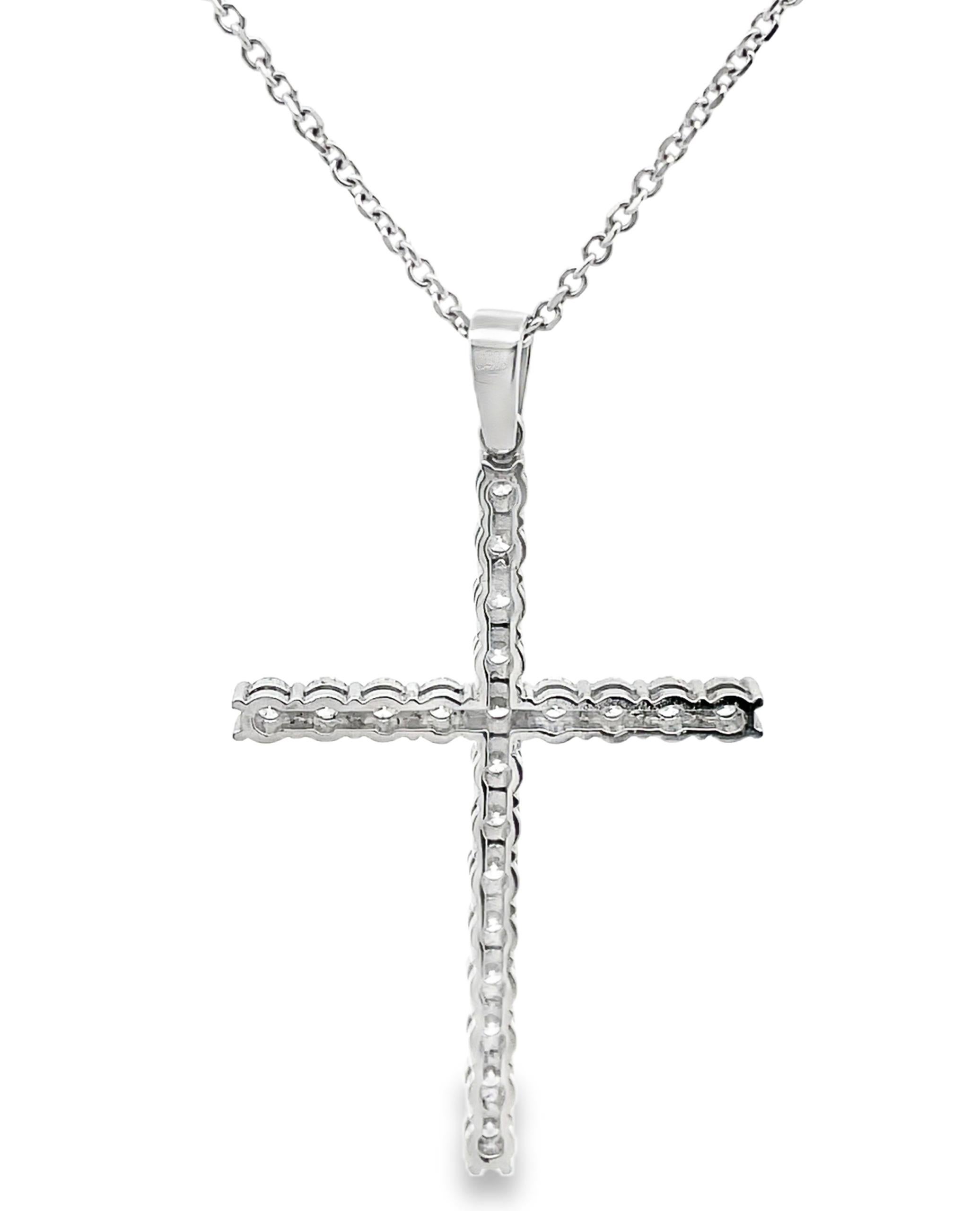 Taglio rotondo Collana con ciondolo a croce in oro bianco 14K con 1,83 carati di diamanti in vendita
