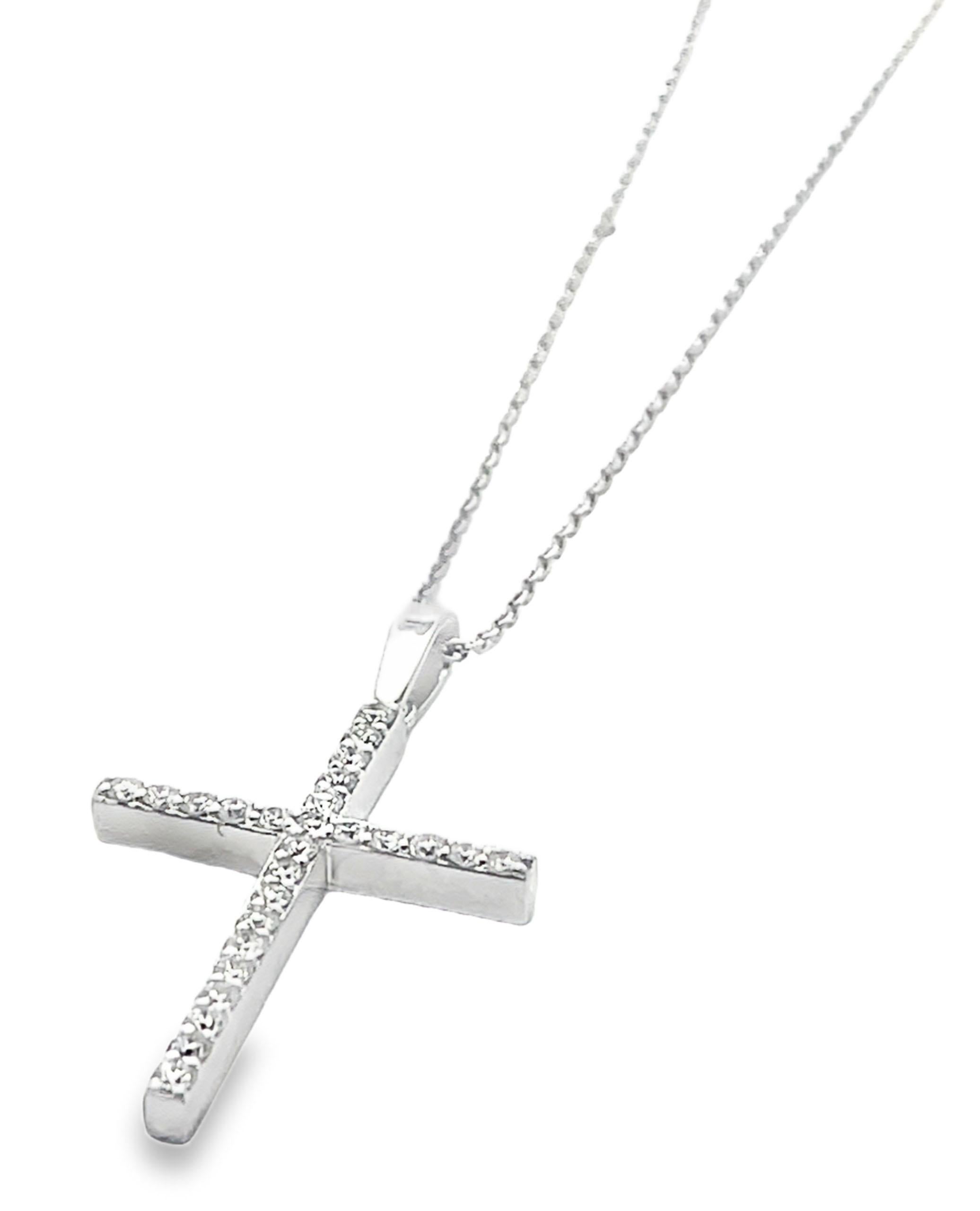 Collana con ciondolo a forma di croce in oro bianco 14K con diamanti da 0,50 carati In condizioni Nuovo in vendita a Old Tappan, NJ