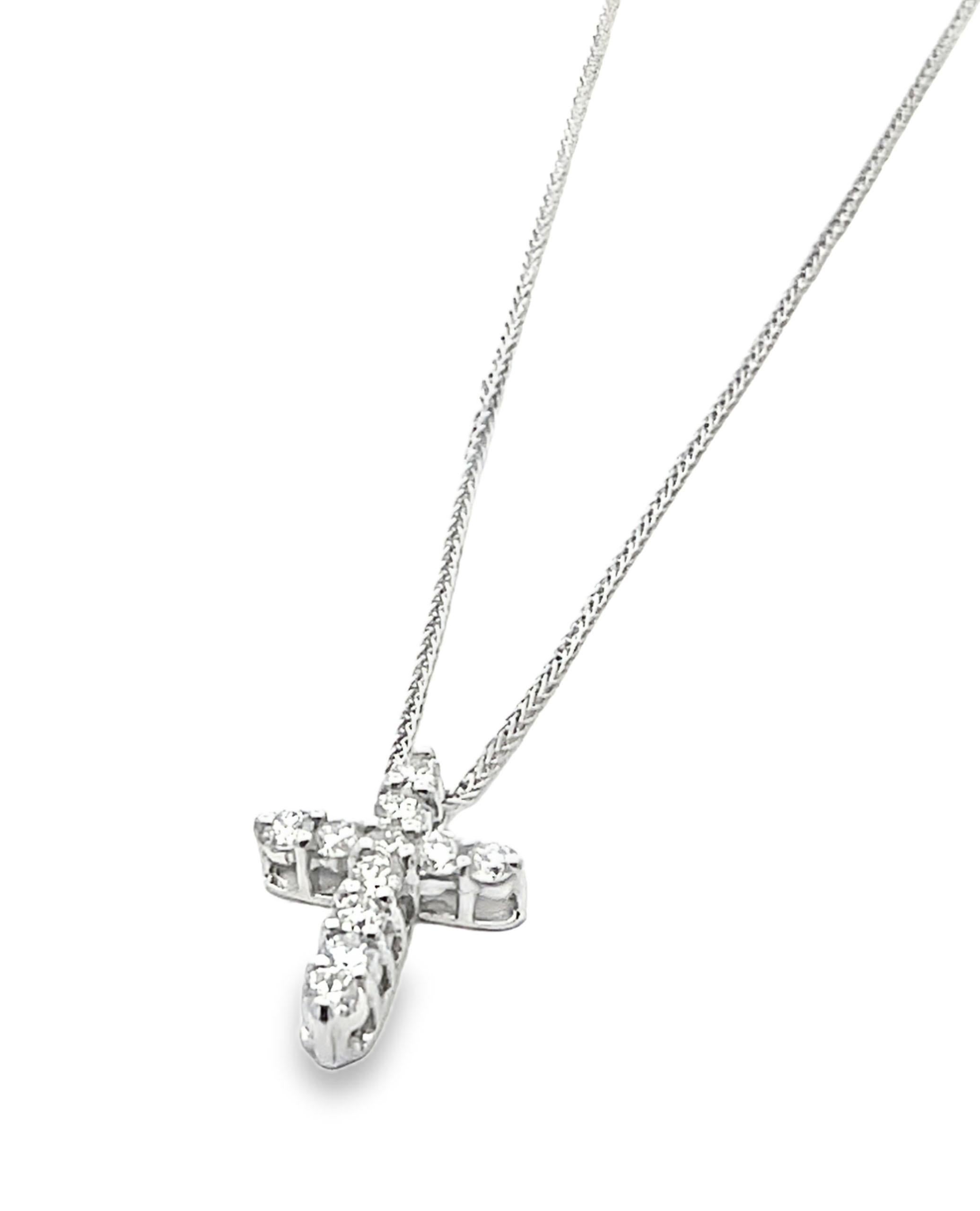 Collana con ciondolo a croce in oro bianco 14K con diamanti da 0,63 carati In condizioni Nuovo in vendita a Old Tappan, NJ