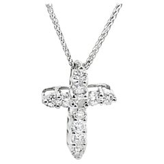 Collana con ciondolo a croce in oro bianco 14K con diamanti da 0,63 carati